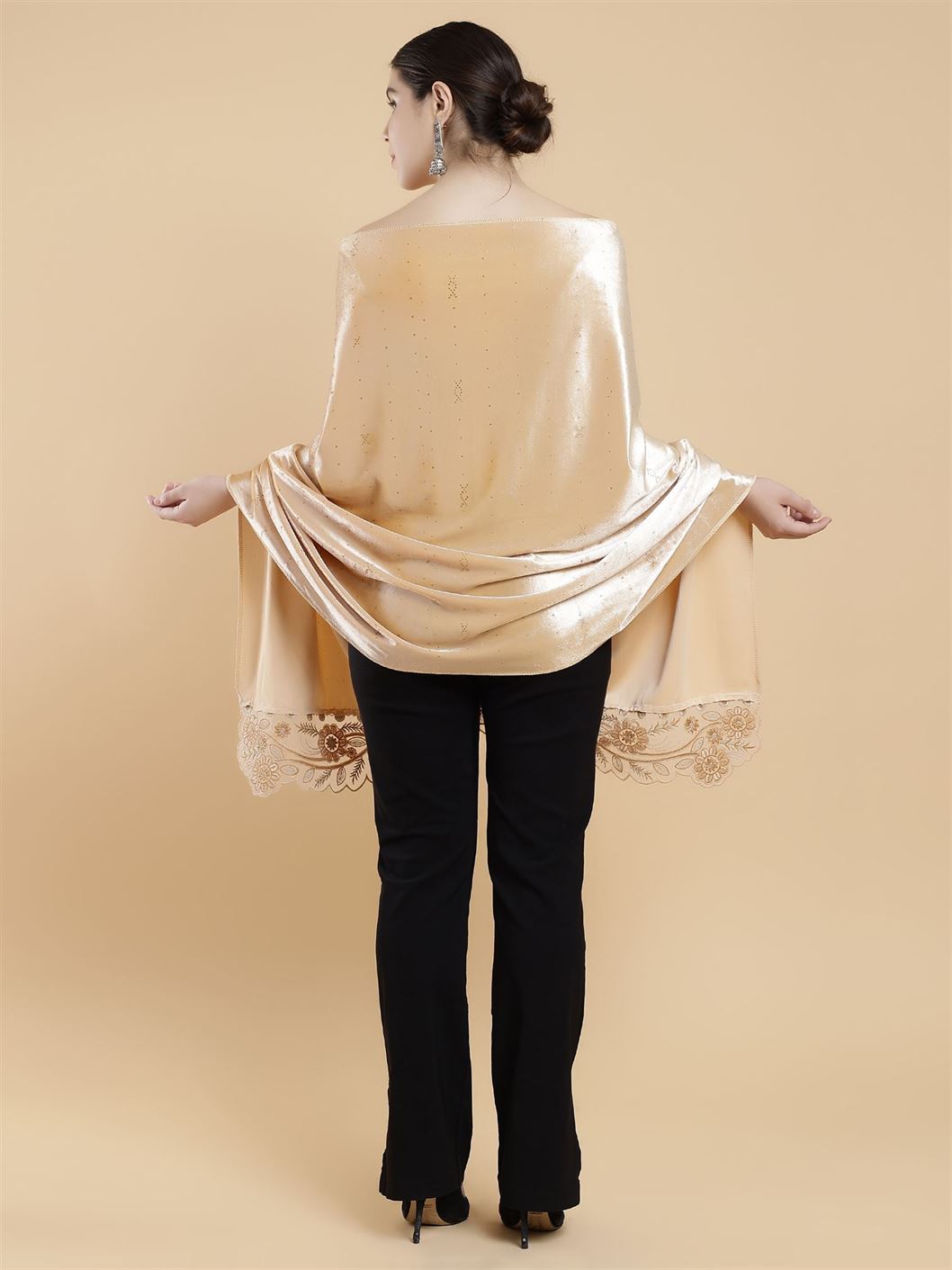 cream-embellished-velvet-stole-mchsvd1612c-moda-chales-4