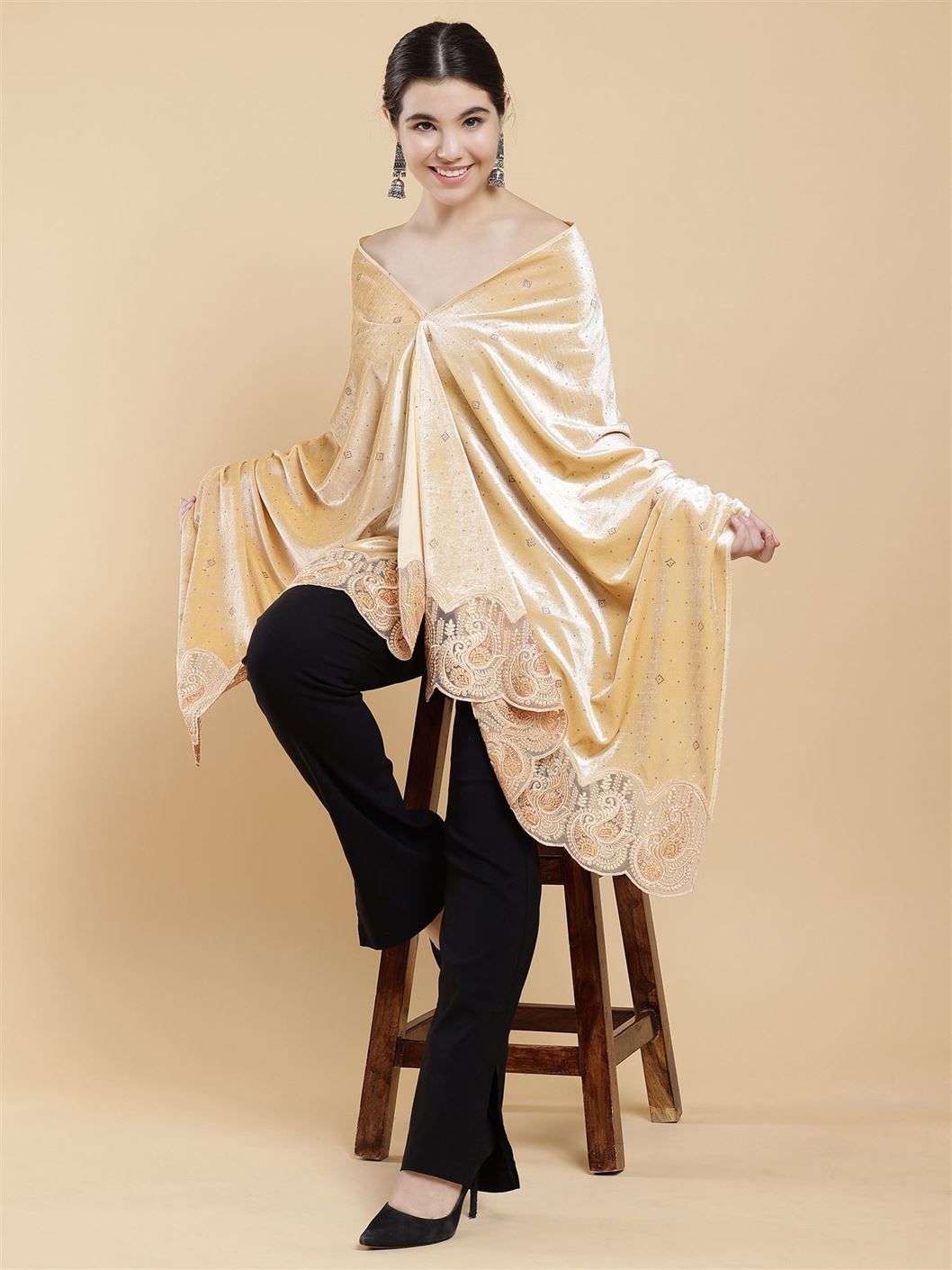 tan-embellished-velvet-stole-mchsvd1627t-moda-chales-5