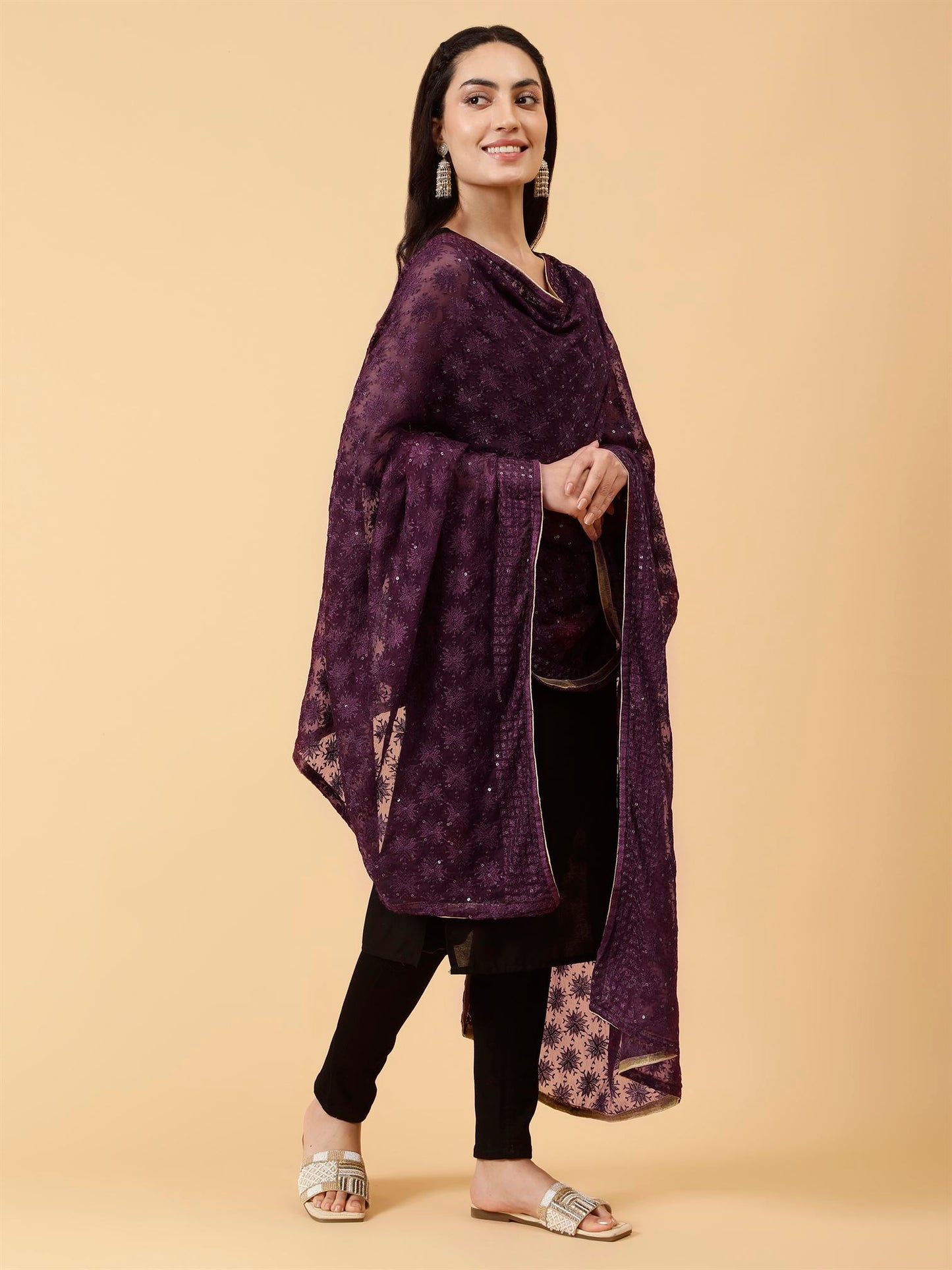 wine-sequinned-embroidery-dupatta-mcrcpd0233-moda-chales-2