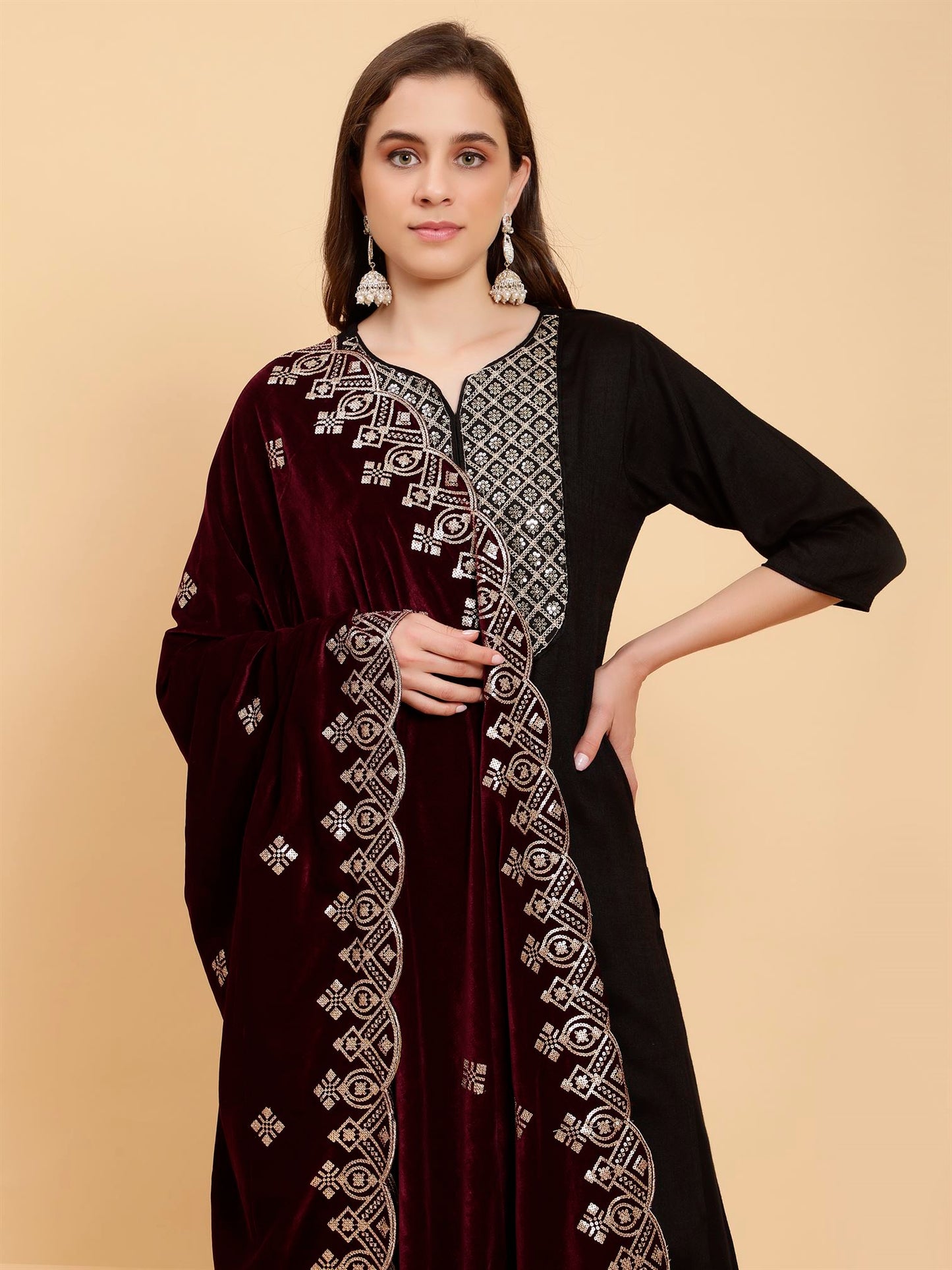 burgundy-embellished-velvet-dupatta-mcrcvd7202-moda-chales-2