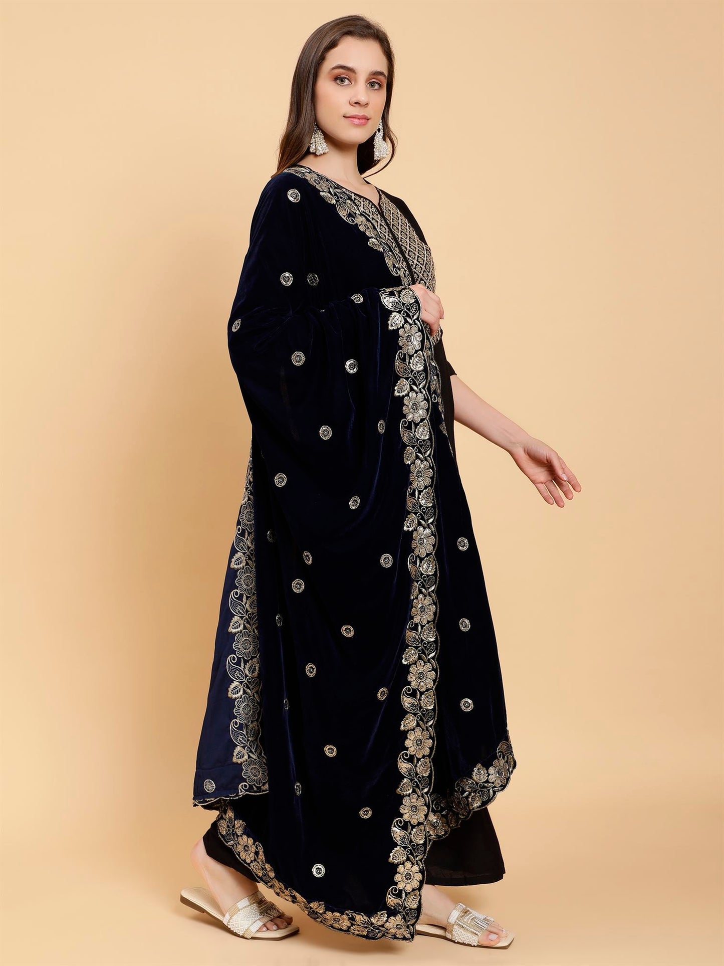 navy-blue-embellished-velvet-dupatta-mcrcvd7236-moda-chales-3