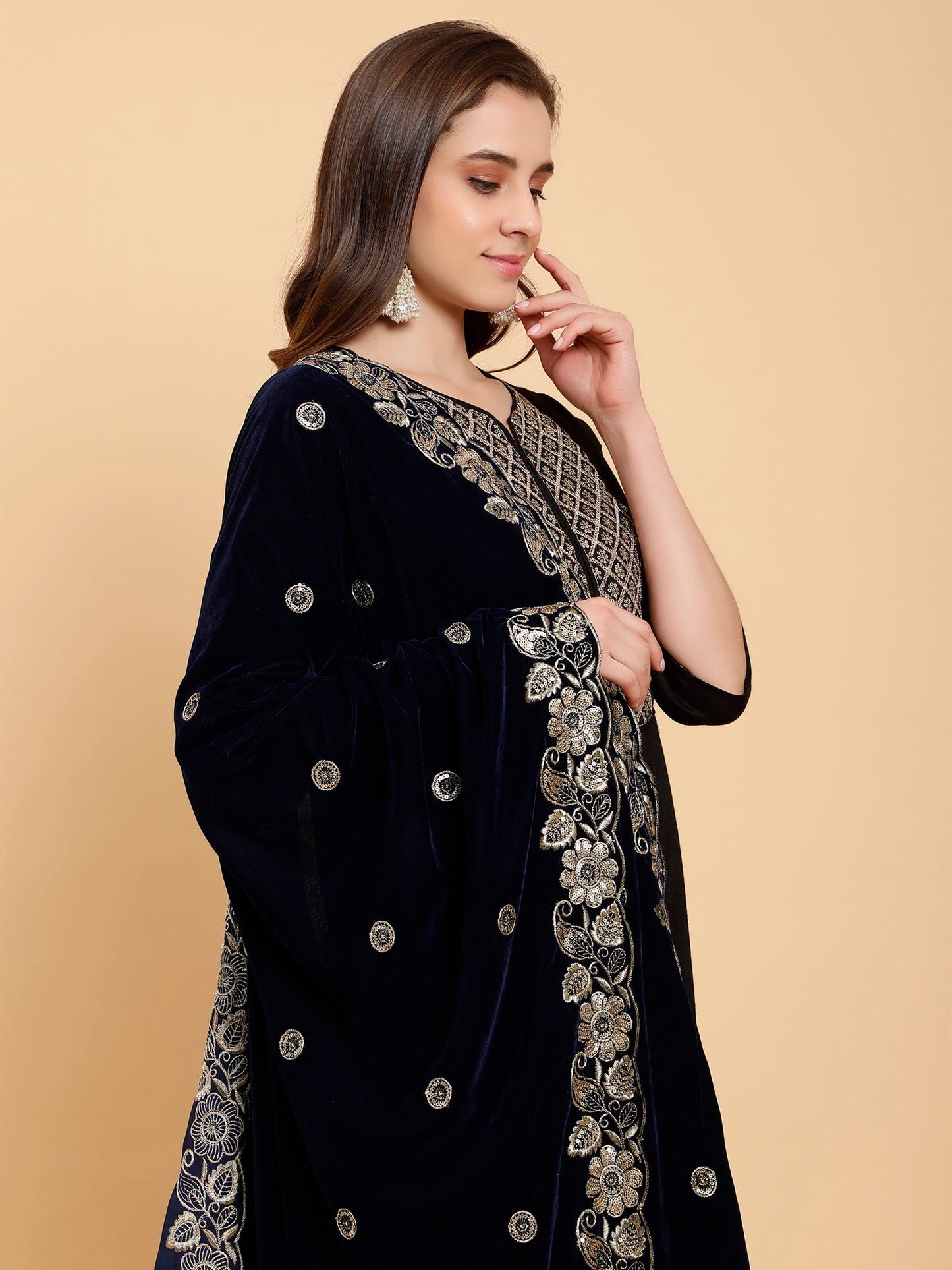navy-blue-embellished-velvet-dupatta-mcrcvd7236-moda-chales-4