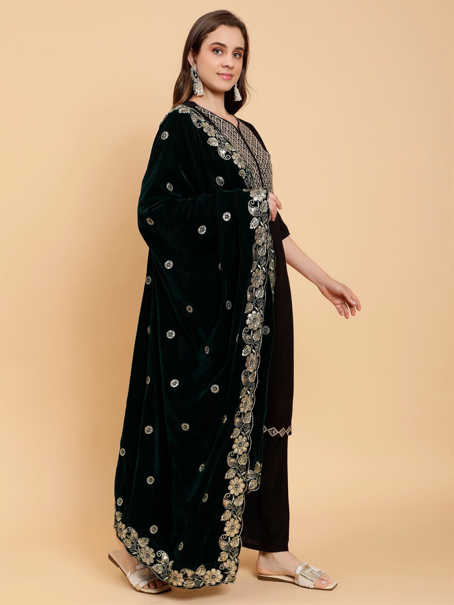 green-embellished-velvet-dupatta-mcrcvd7237-moda-chales-3