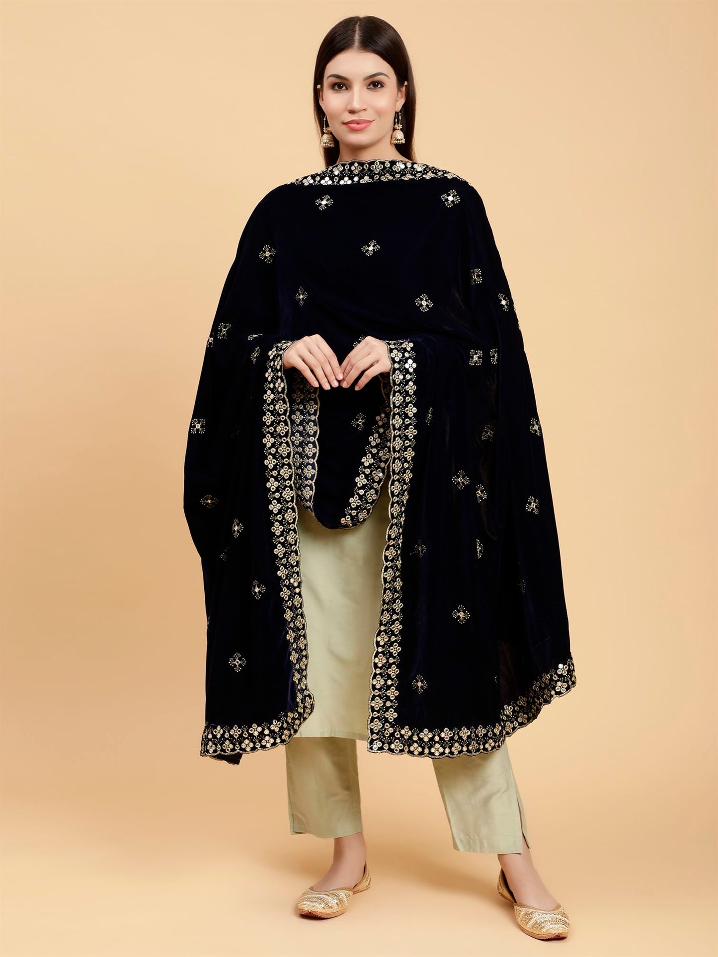 black-embellished-velvet-dupatta-mcrcvd7266-moda-chales-2
