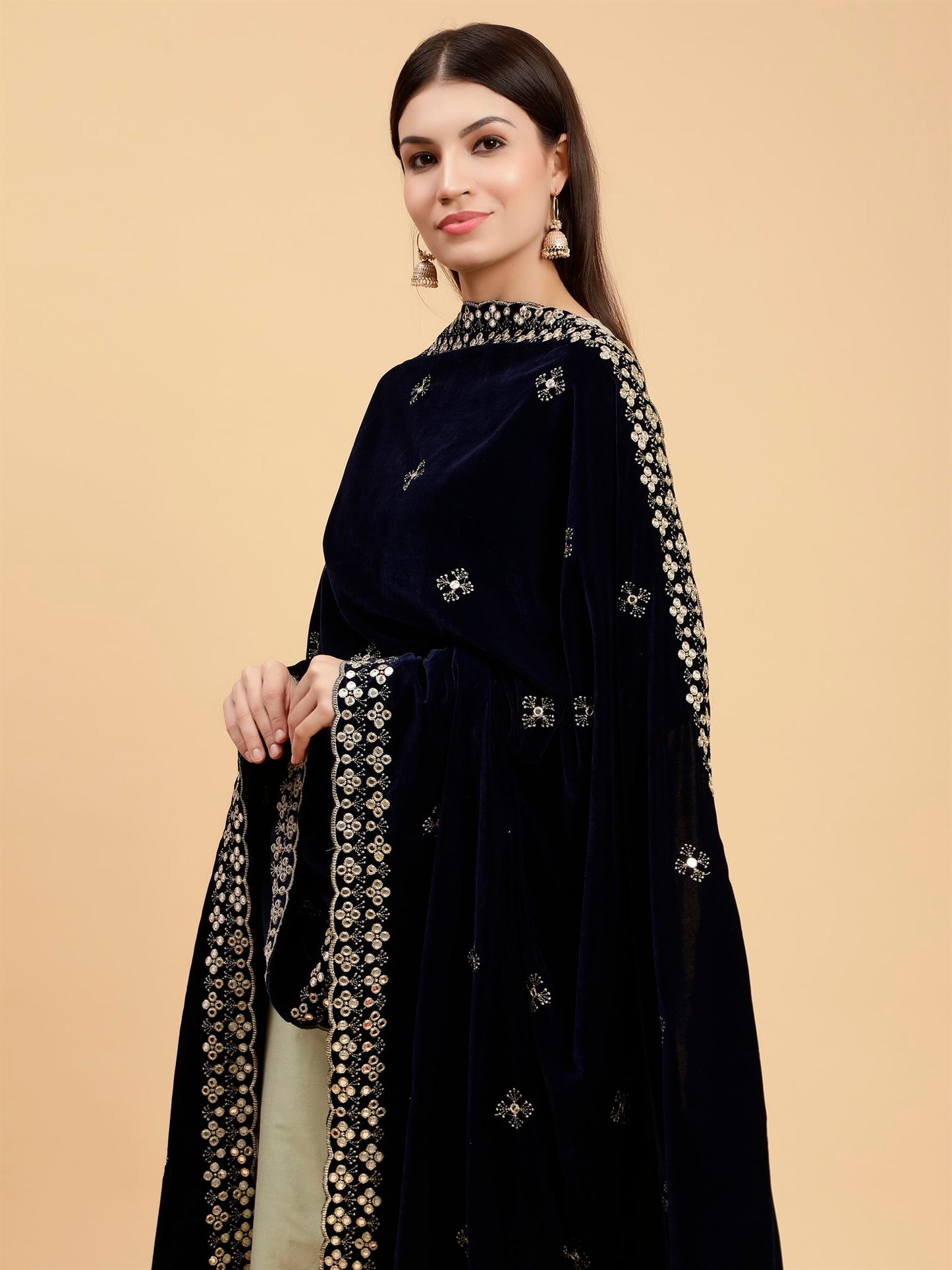 black-embellished-velvet-dupatta-mcrcvd7266-moda-chales-3
