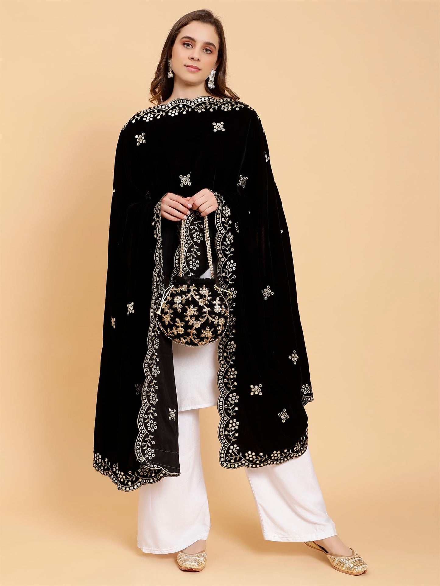black-embellished-velvet-dupatta-mcrcvd7371-moda-chales-5
