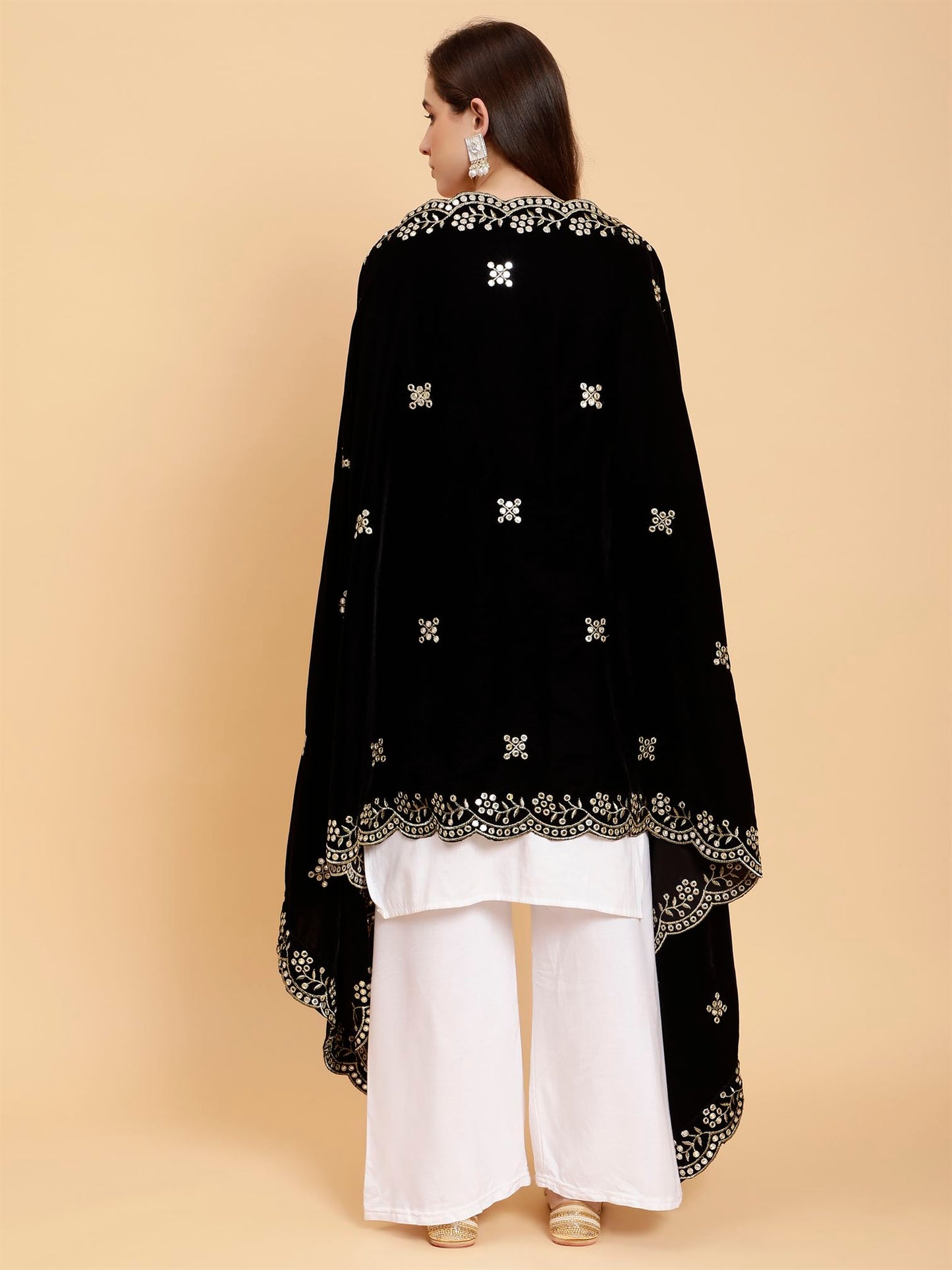 black-embellished-velvet-dupatta-mcrcvd7371-moda-chales-6