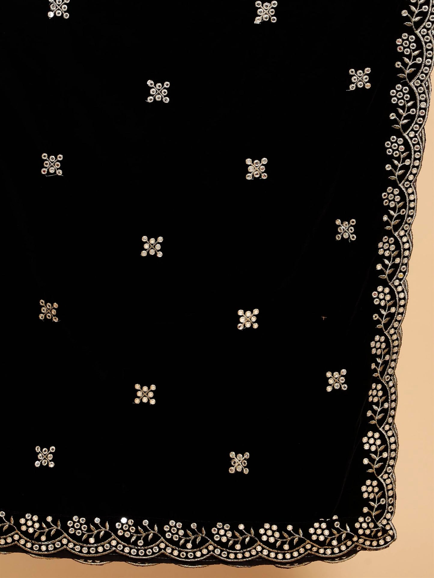 black-embellished-velvet-dupatta-mcrcvd7371-moda-chales-7