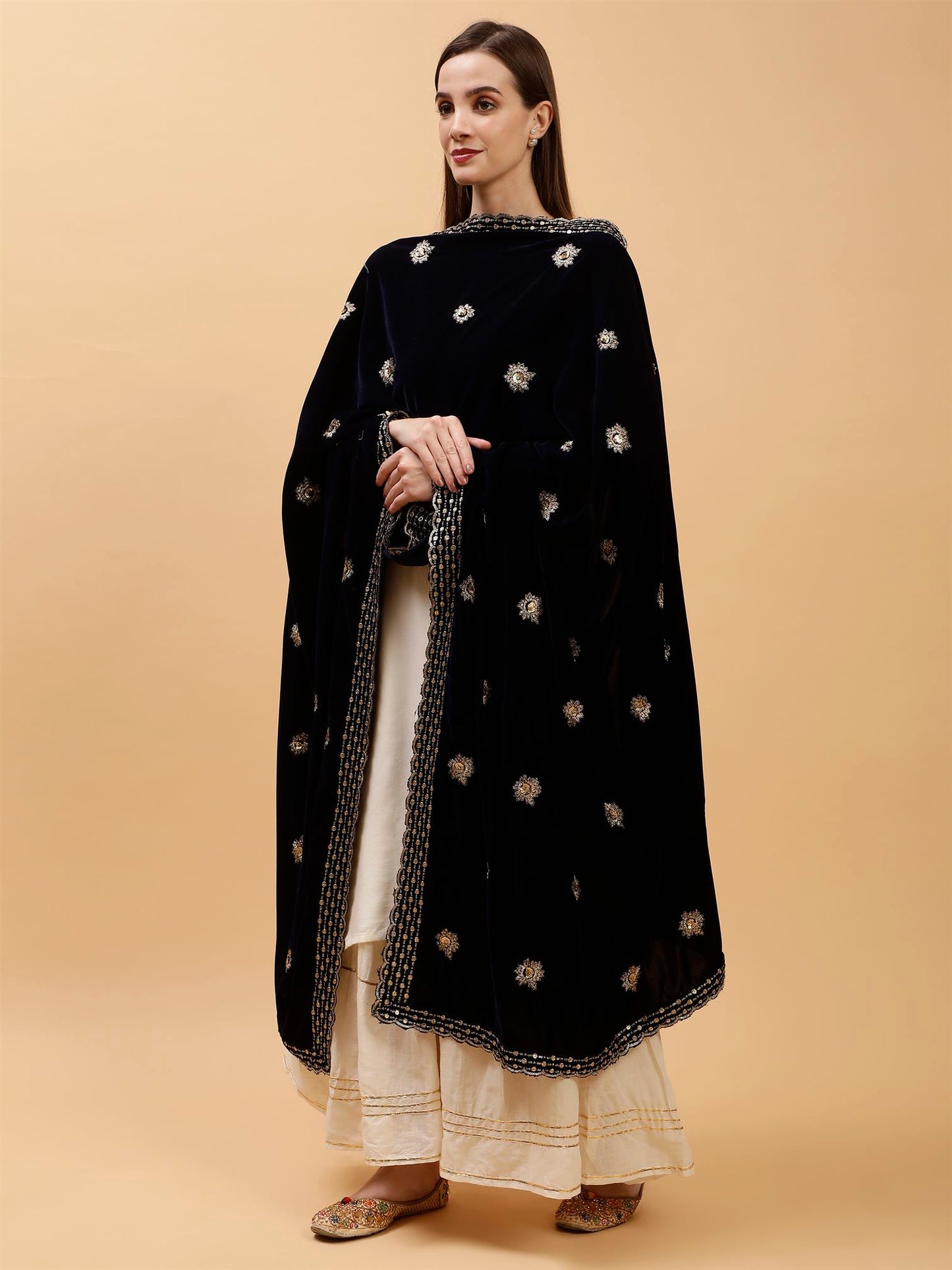 blue-sunflower-design-velvet-dupatta-mcrcvd7426-moda-chales-4