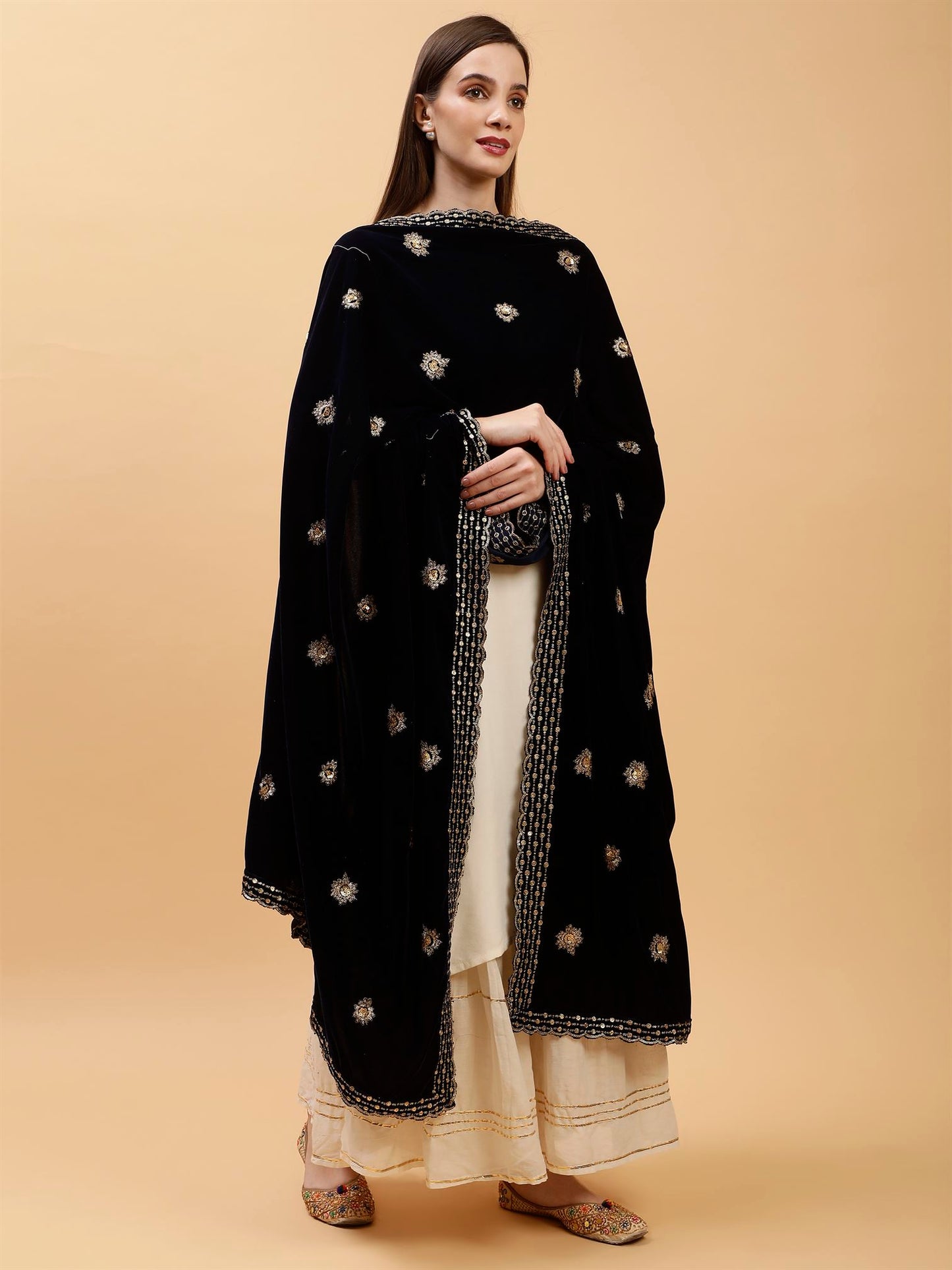 blue-sunflower-design-velvet-dupatta-mcrcvd7426-moda-chales-5