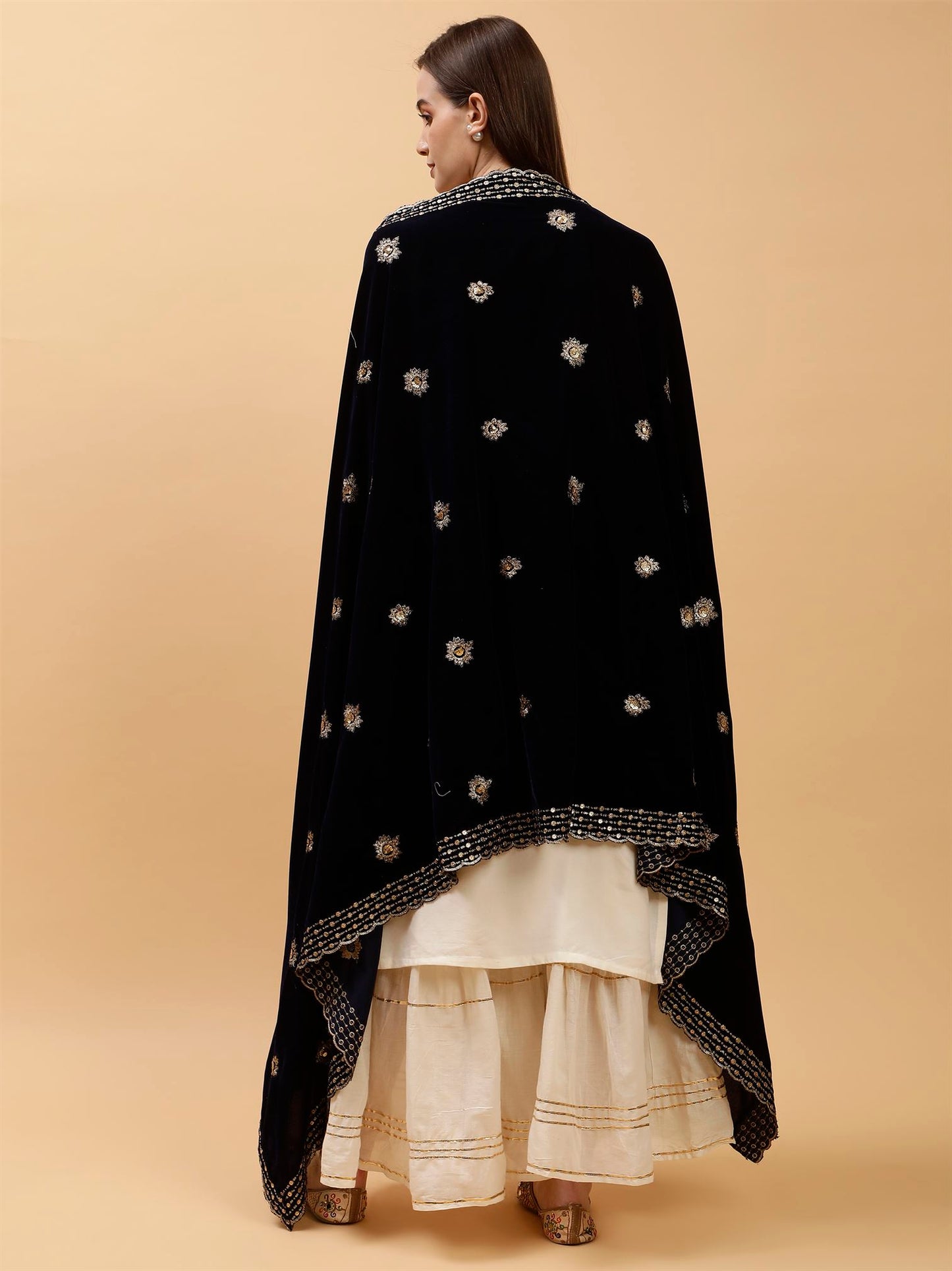 blue-sunflower-design-velvet-dupatta-mcrcvd7426-moda-chales-6