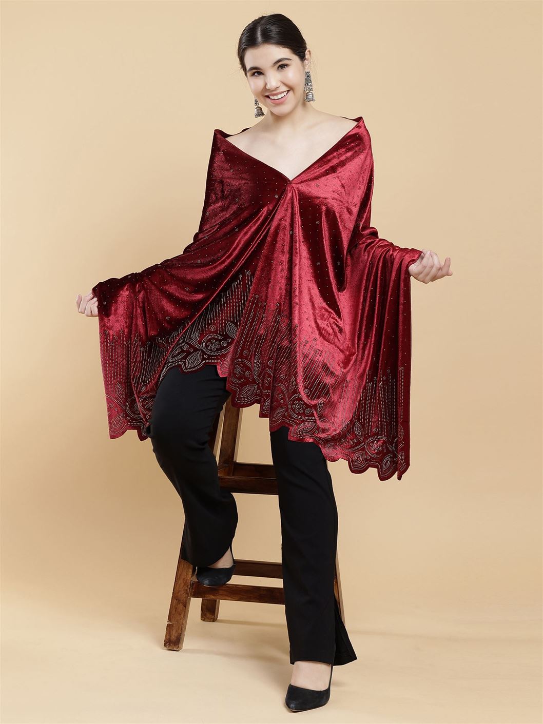 maroon-embellished-velvet-stole-mchsvd1604m-moda-chales-5