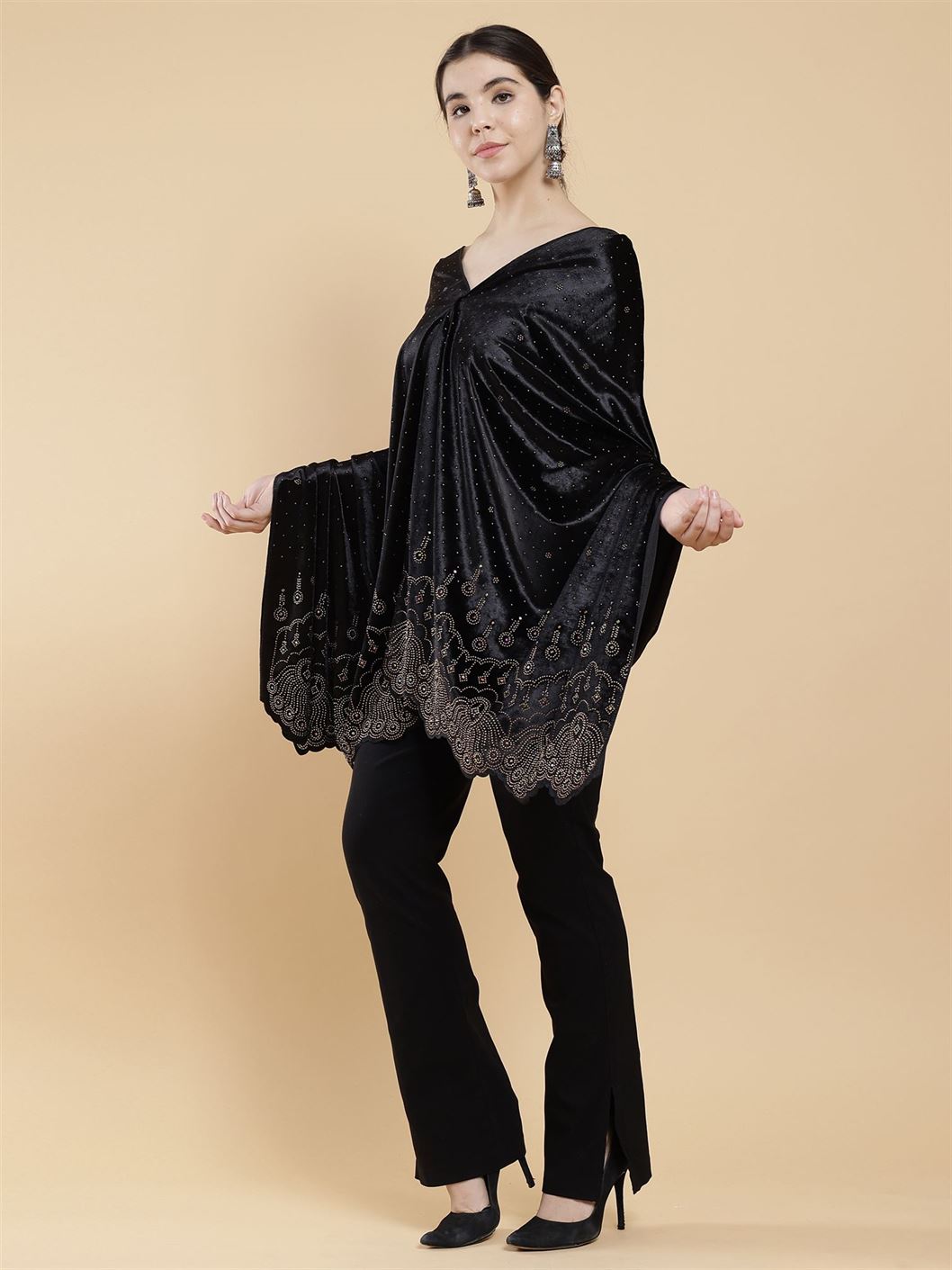 black-embellished-velvet-stole-mchsvd1606bk-moda-chales-7