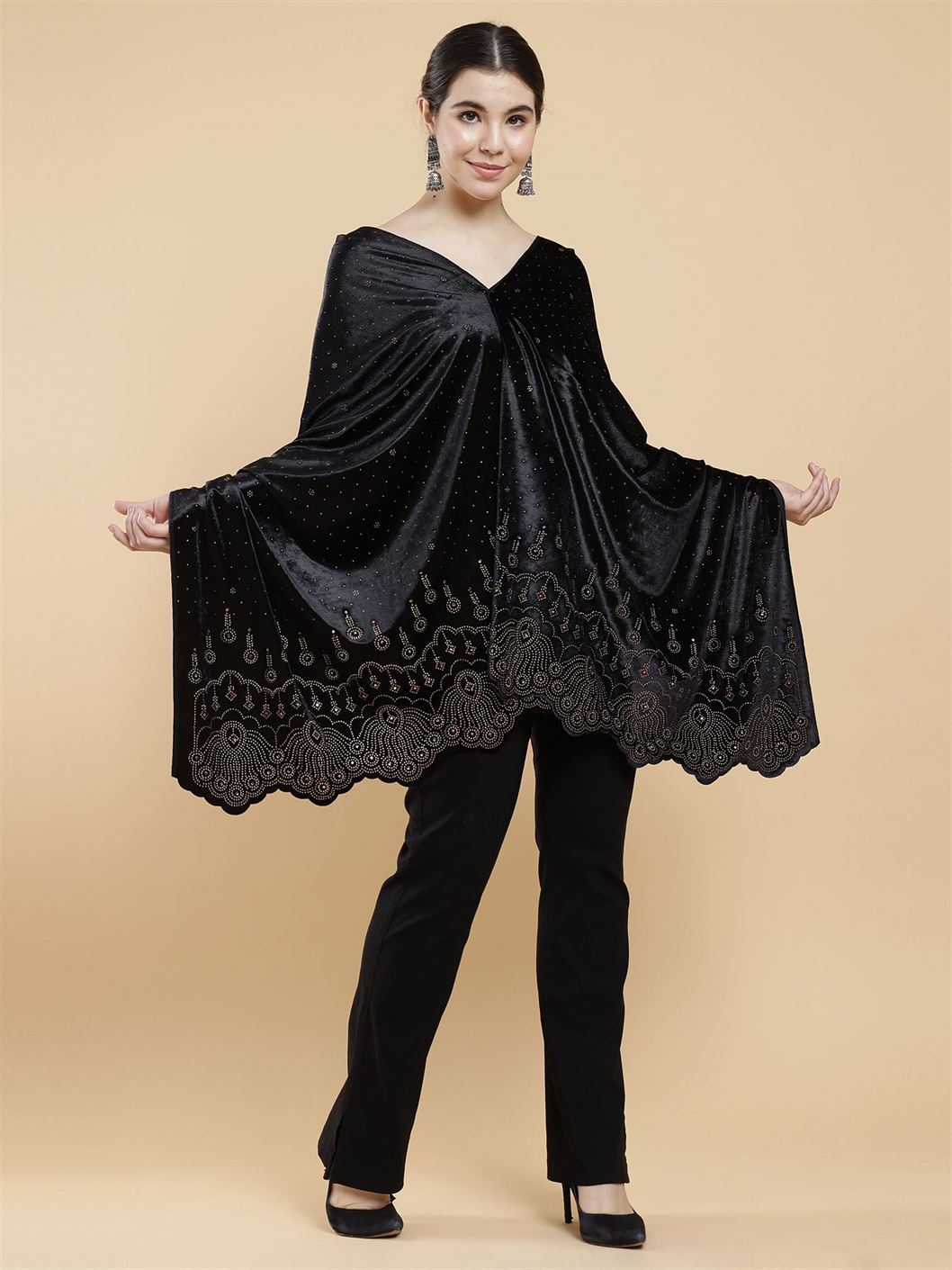 black-embellished-velvet-stole-mchsvd1606bk-moda-chales-3