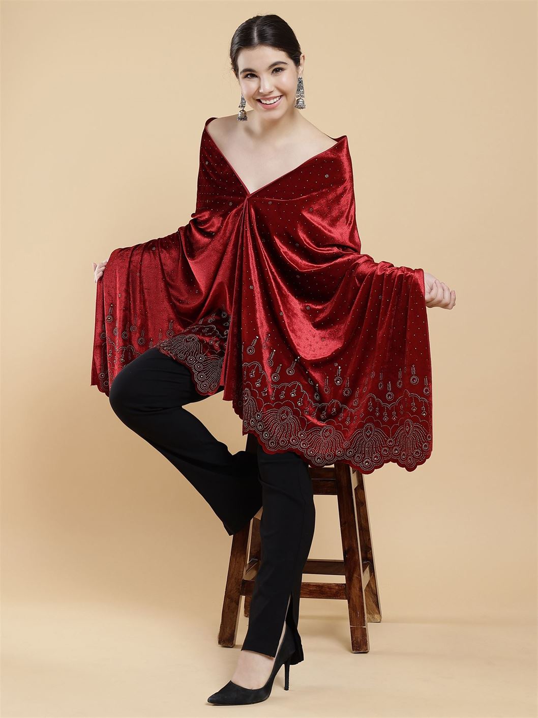 red-embellished-velvet-stole-mchsvd1606r-moda-chales-6