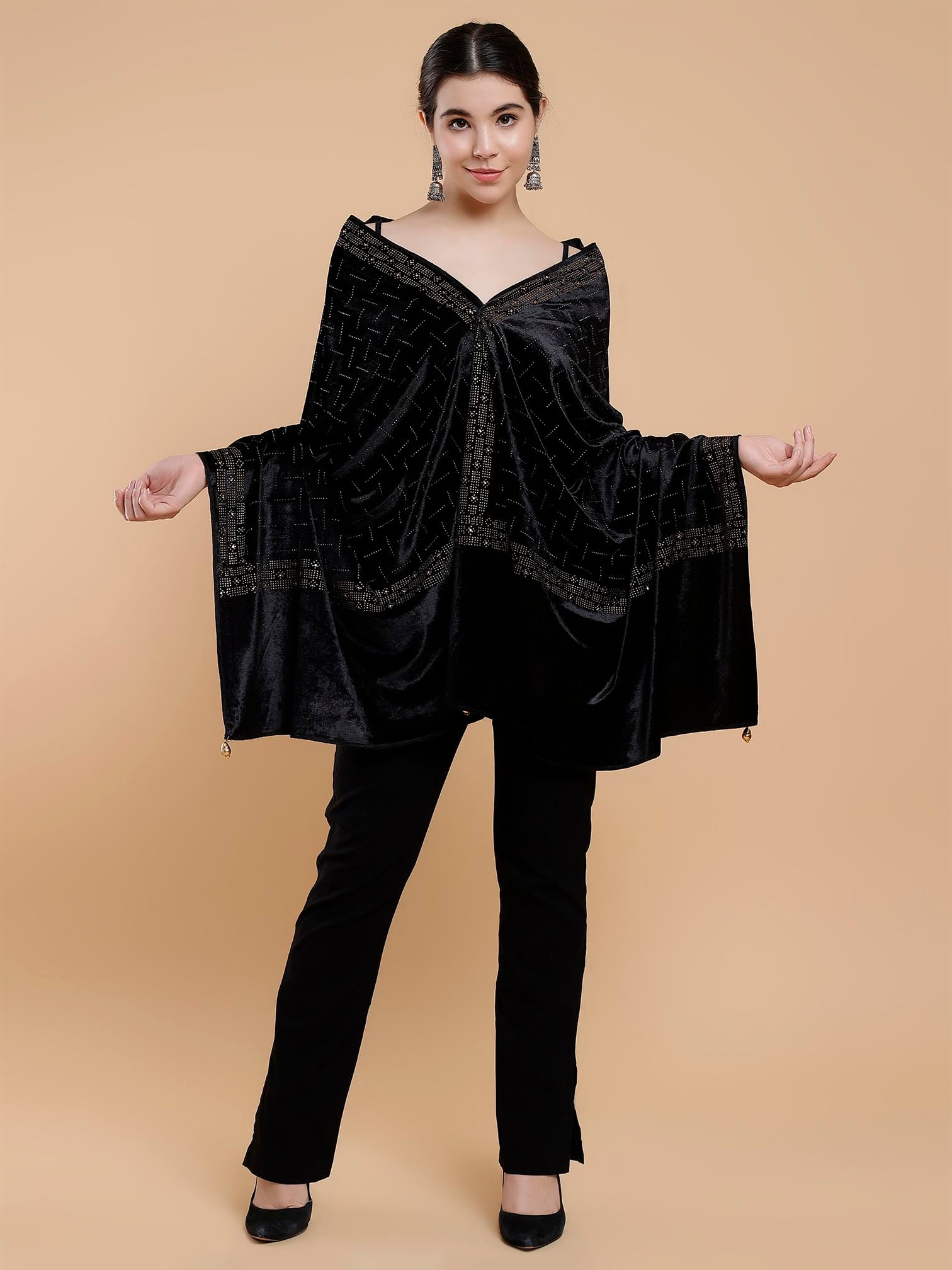 black-embellished-velvet-stole-mchsvd1611bk-moda-chales-1
