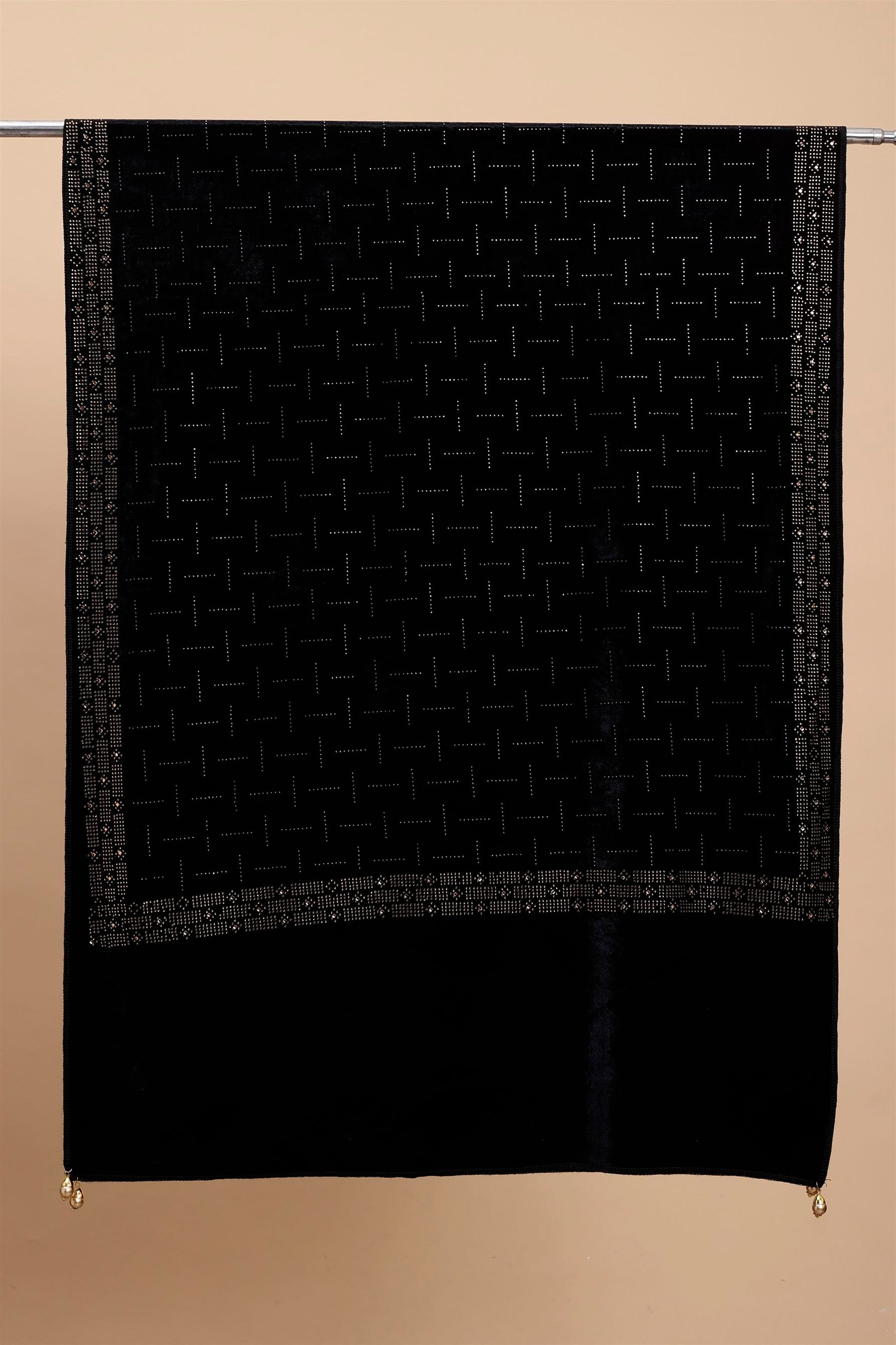 black-embellished-velvet-stole-mchsvd1611bk-moda-chales-6