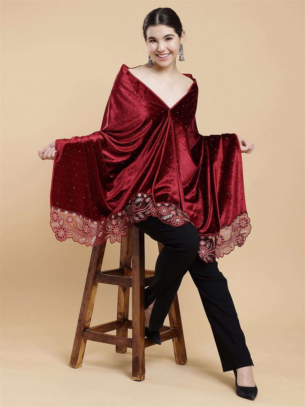 maroon-embellished-velvet-stole-mchsvd1612m-moda-chales-1