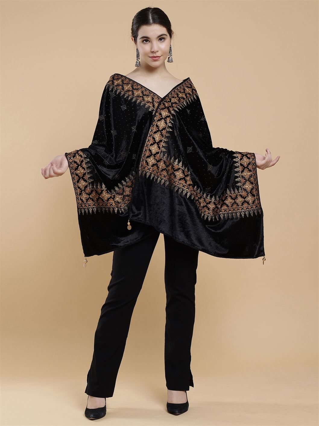 black-embellished-velvet-stole-mchsvd1613bk-moda-chales-1