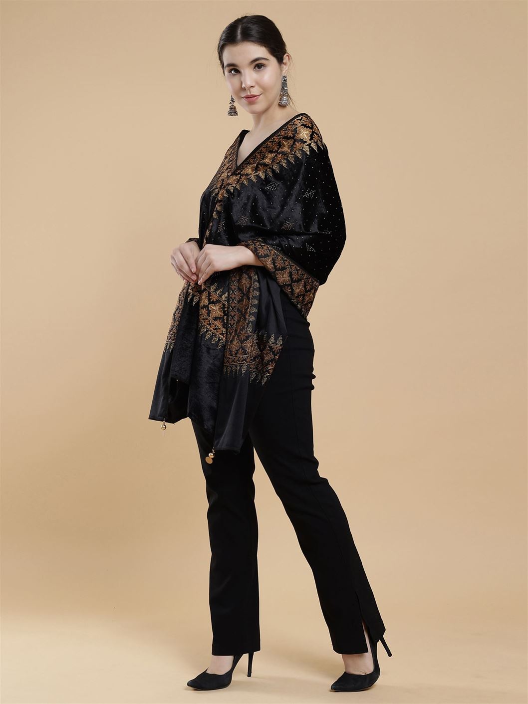 black-embellished-velvet-stole-mchsvd1613bk-moda-chales-2