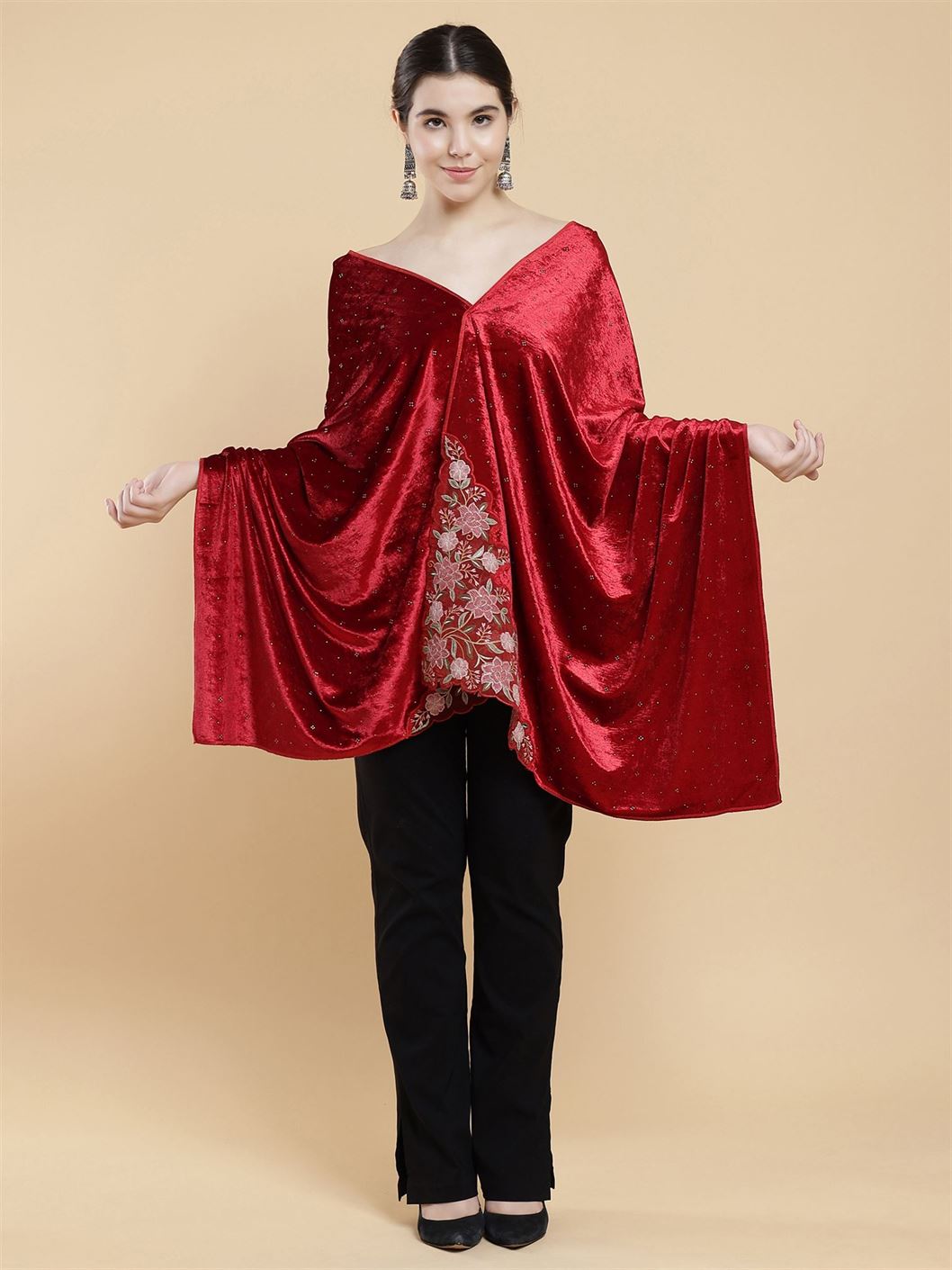 red-embellished-velvet-stole-mchsvd1624r-moda-chales-4
