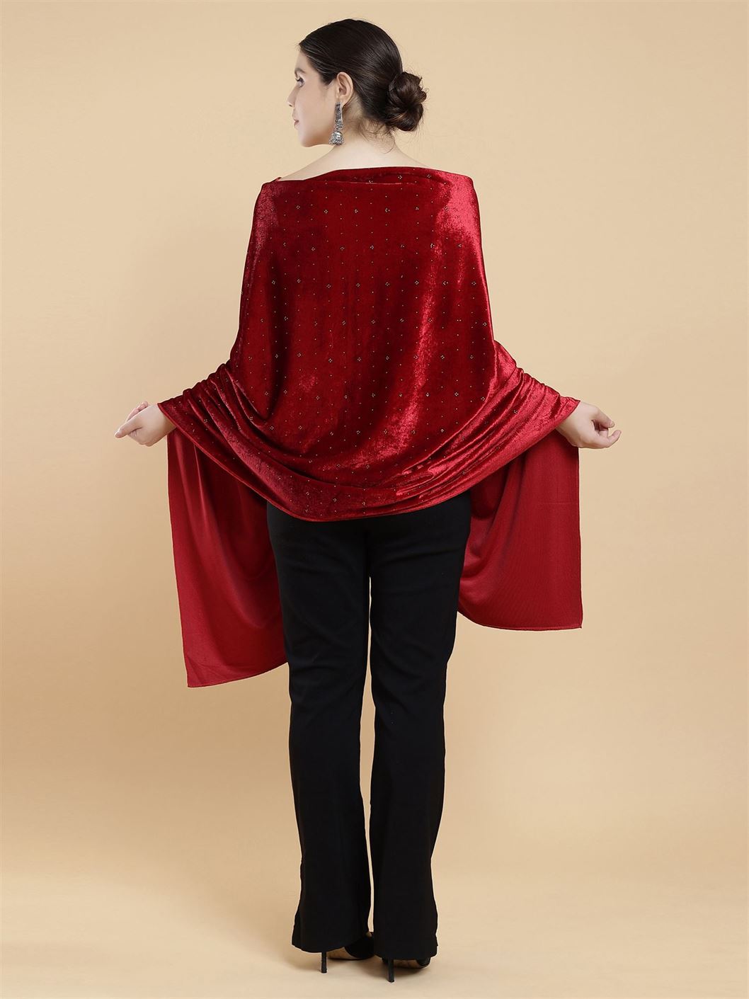 red-embellished-velvet-stole-mchsvd1624r-moda-chales-7
