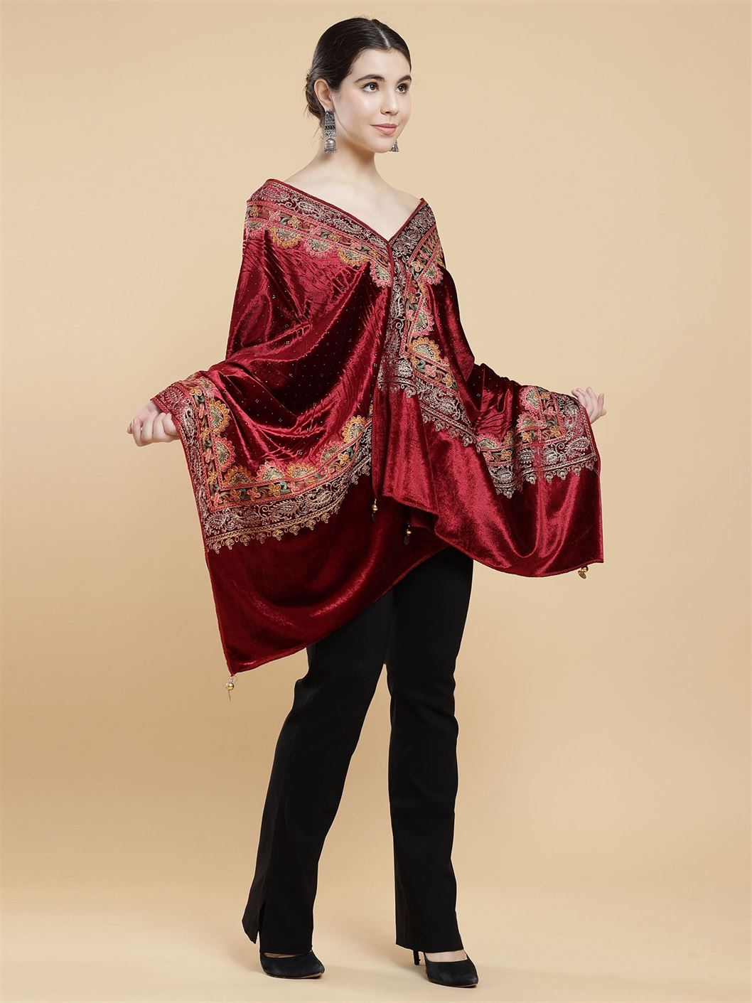 maroon-embellished-velvet-stole-mchsvd1628m-moda-chales-3