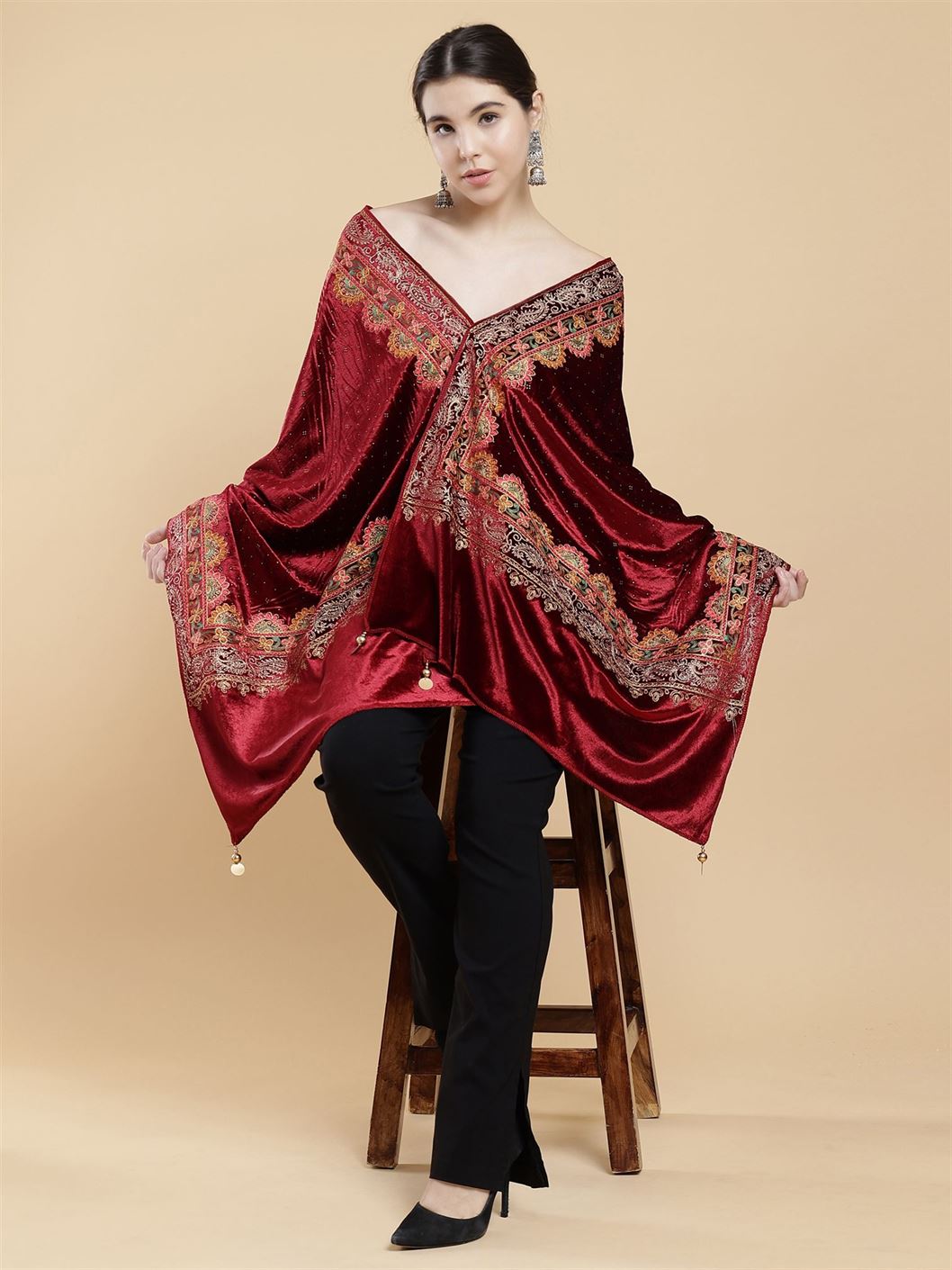maroon-embellished-velvet-stole-mchsvd1628m-moda-chales-5