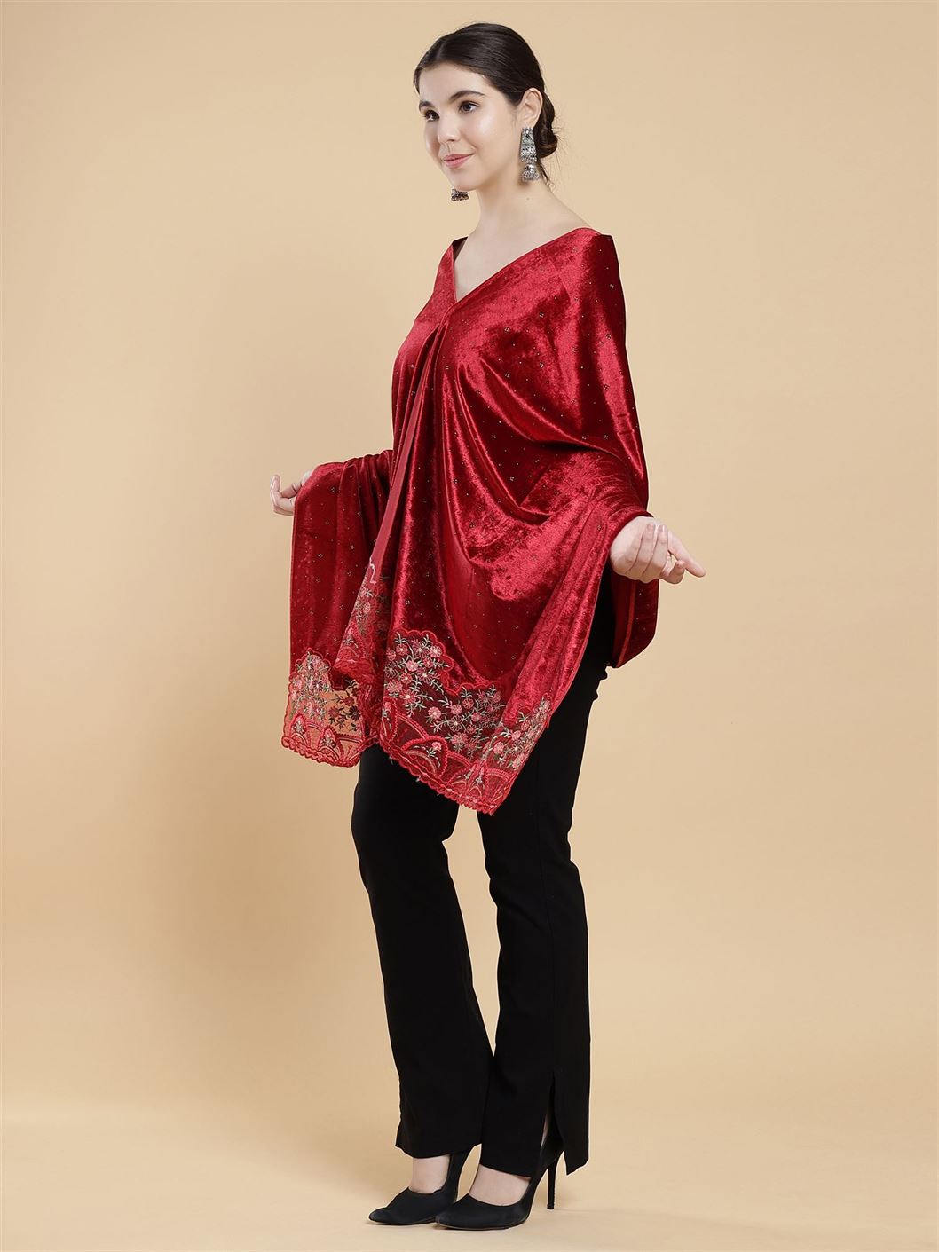 red-embellished-velvet-stole-mchsvd1630r-moda-chales-3