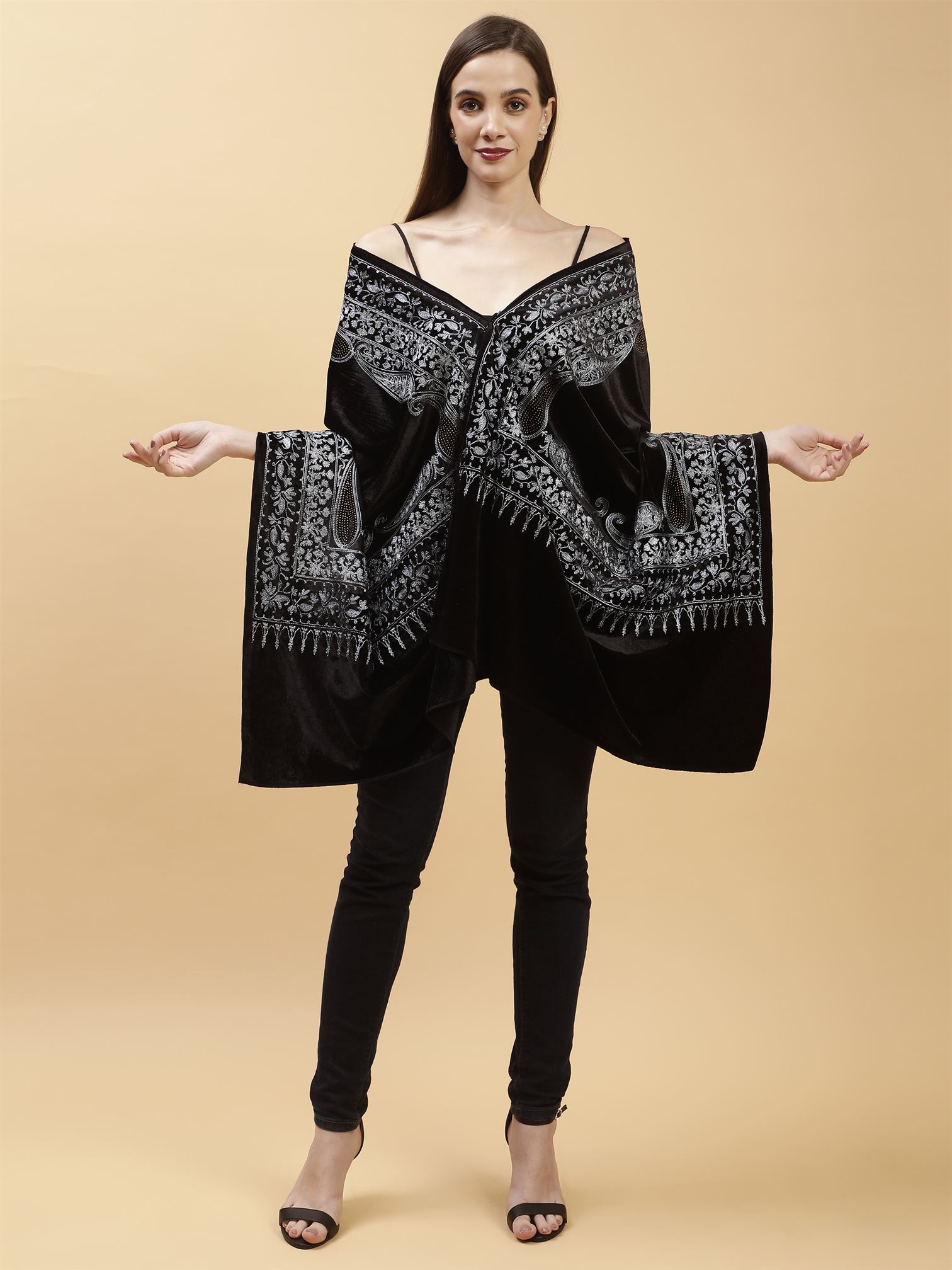 black-embroidered-velvet-shawl-mchsvd1641-moda-chales-1