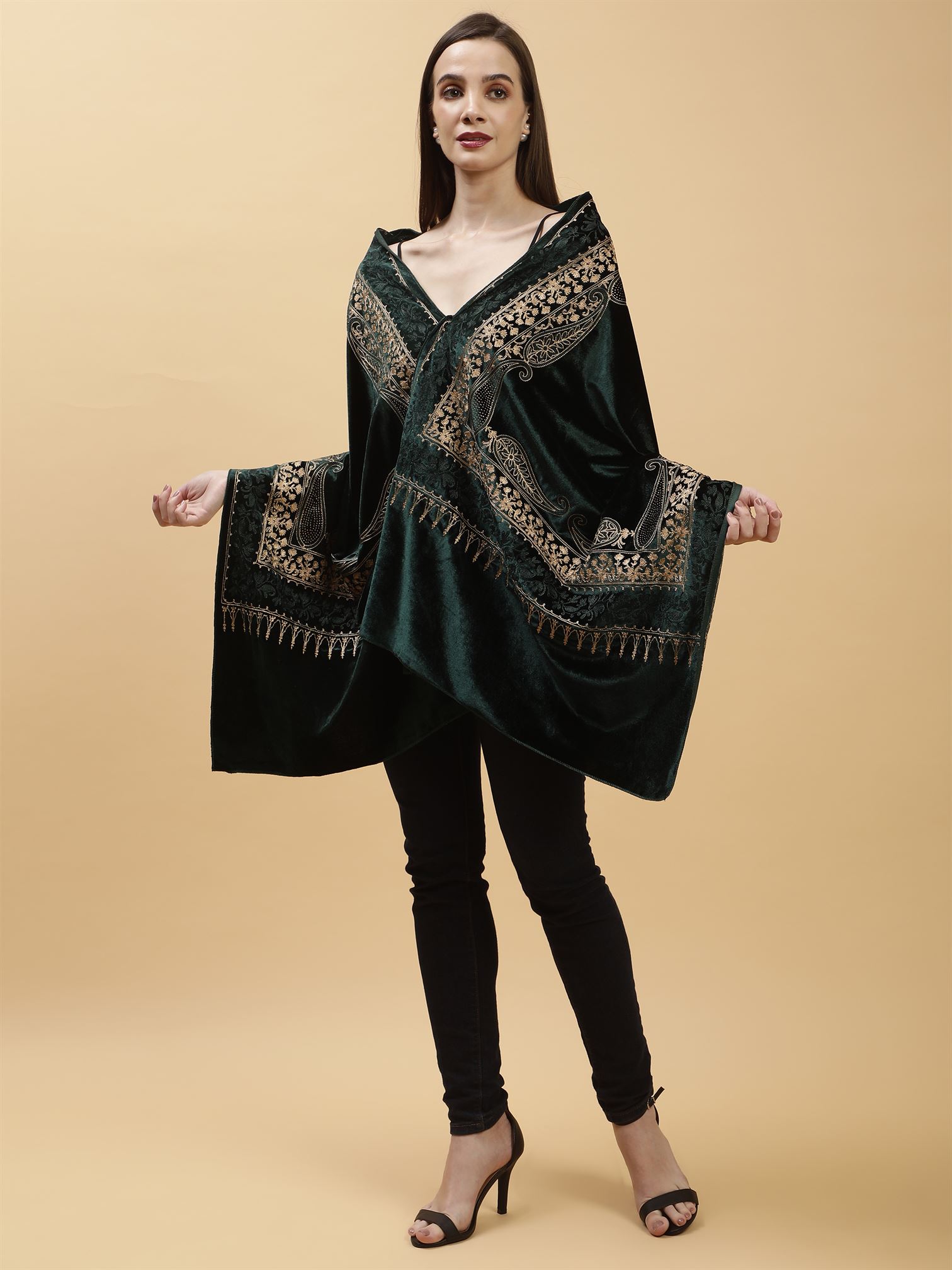 bottle-green-embroidered-velvet-shawl-mchsvd1643-moda-chales-3