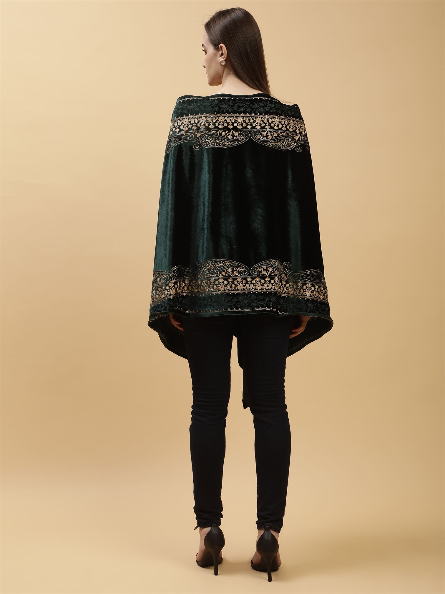 bottle-green-embroidered-velvet-shawl-mchsvd1643-moda-chales-4