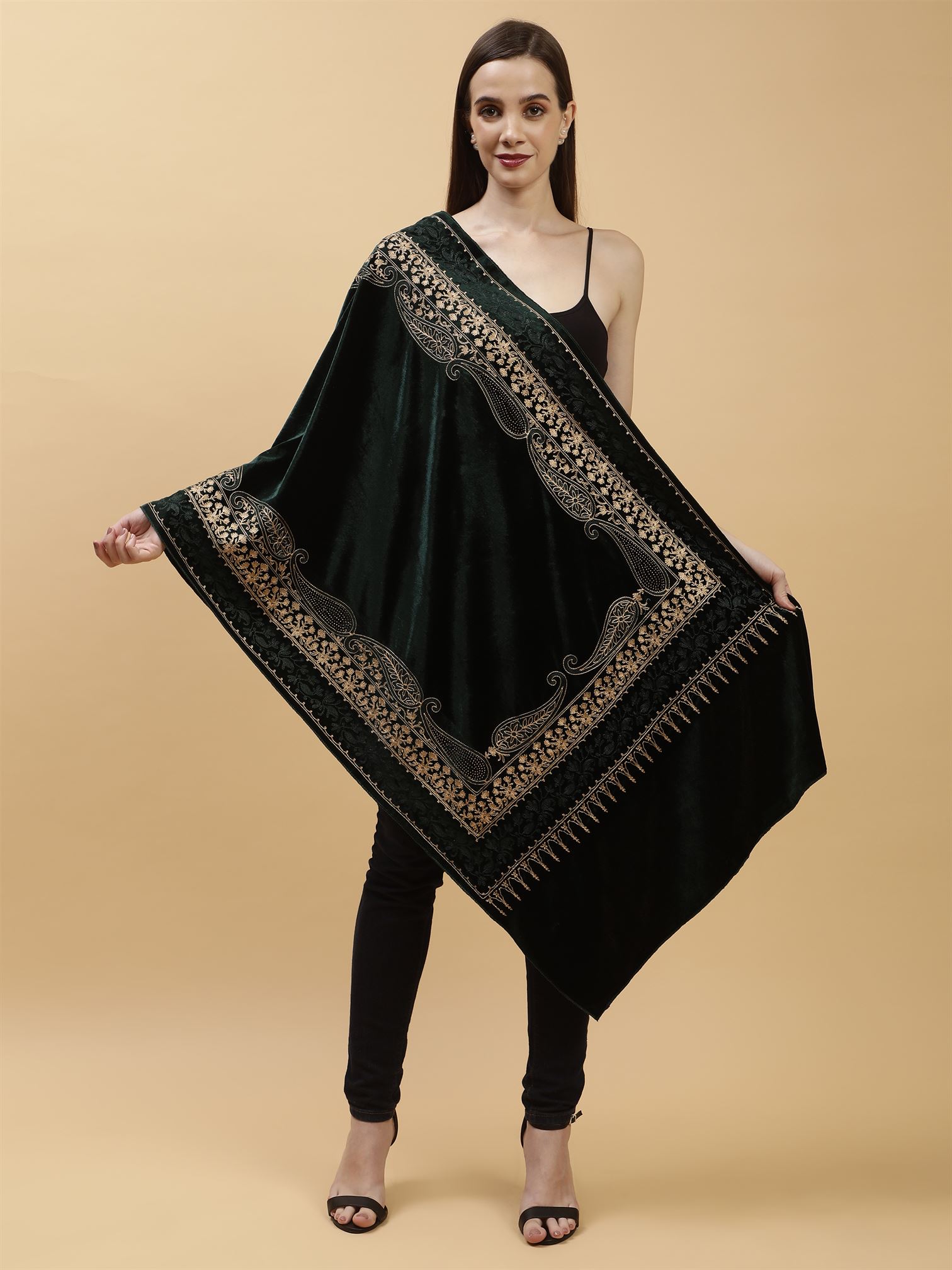 bottle-green-embroidered-velvet-shawl-mchsvd1643-moda-chales-6