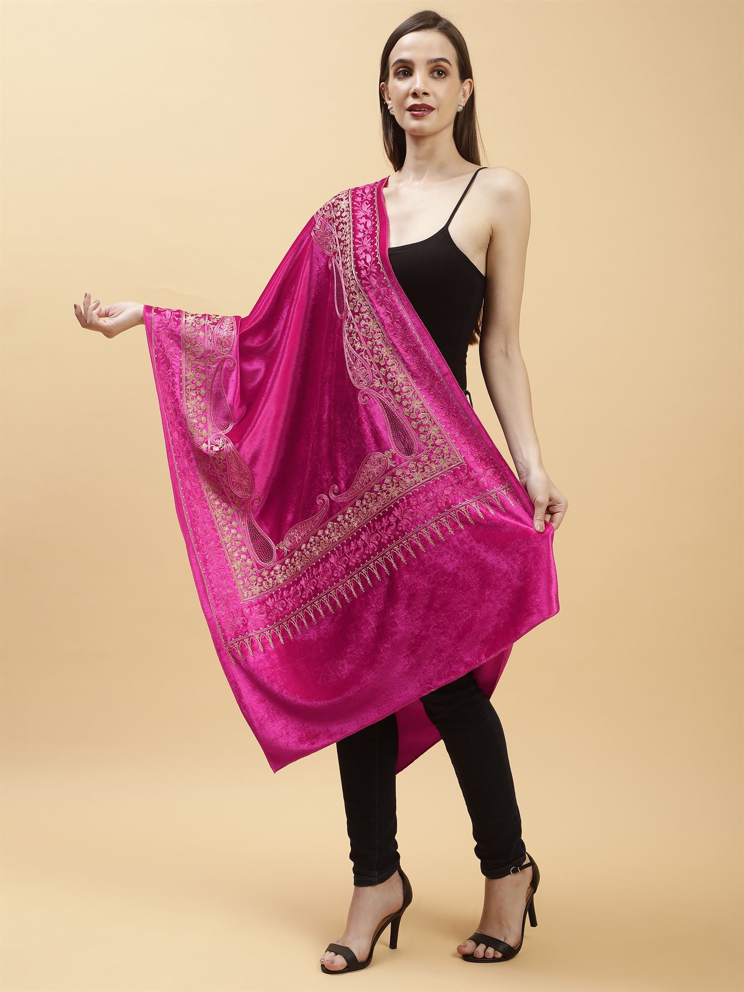 magenta-embroidered-velvet-shawl-mchsvd1644-moda-chales-2