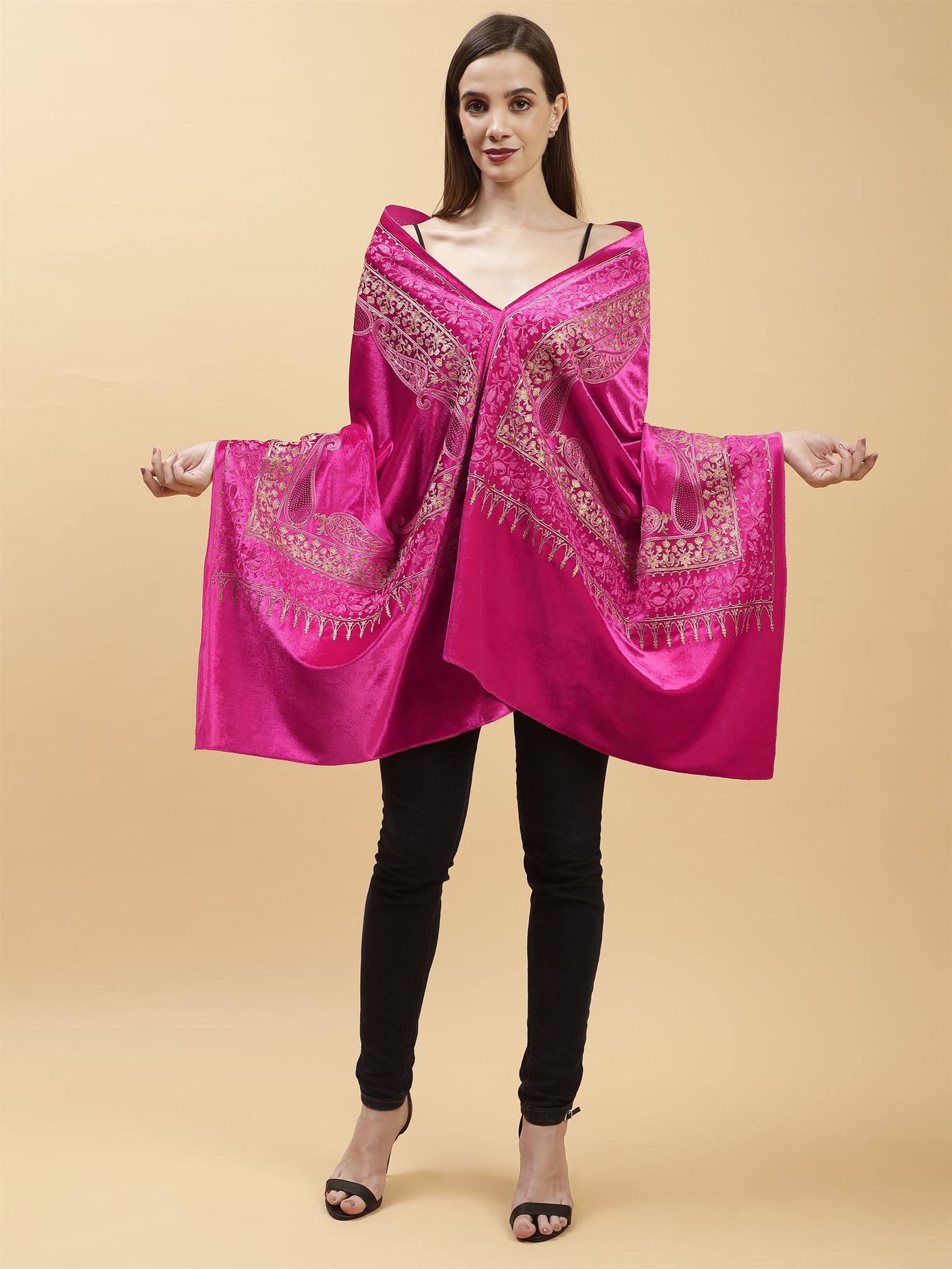 magenta-embroidered-velvet-shawl-mchsvd1644-moda-chales-3