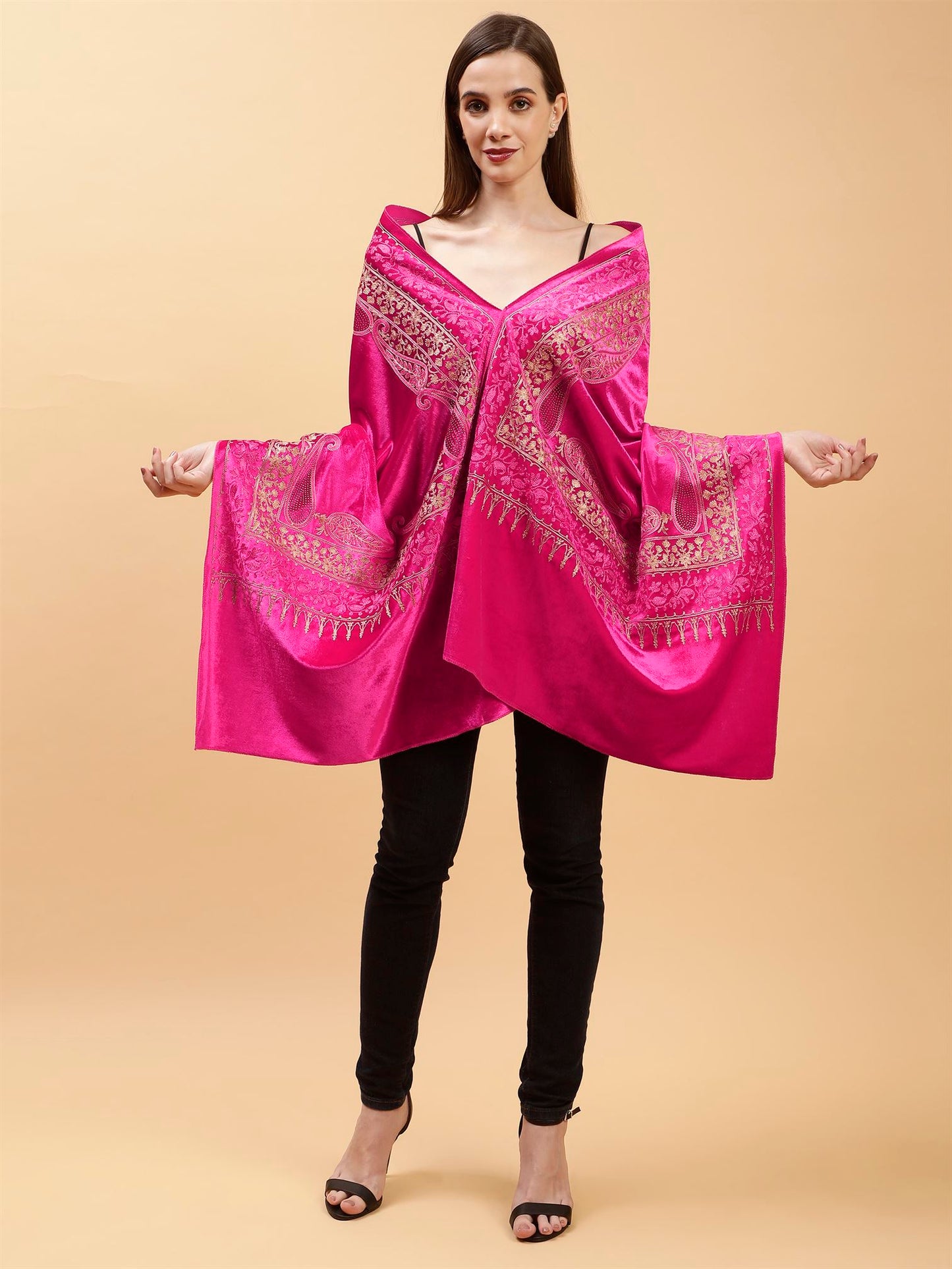 magenta-embroidered-velvet-shawl-mchsvd1644-moda-chales-3