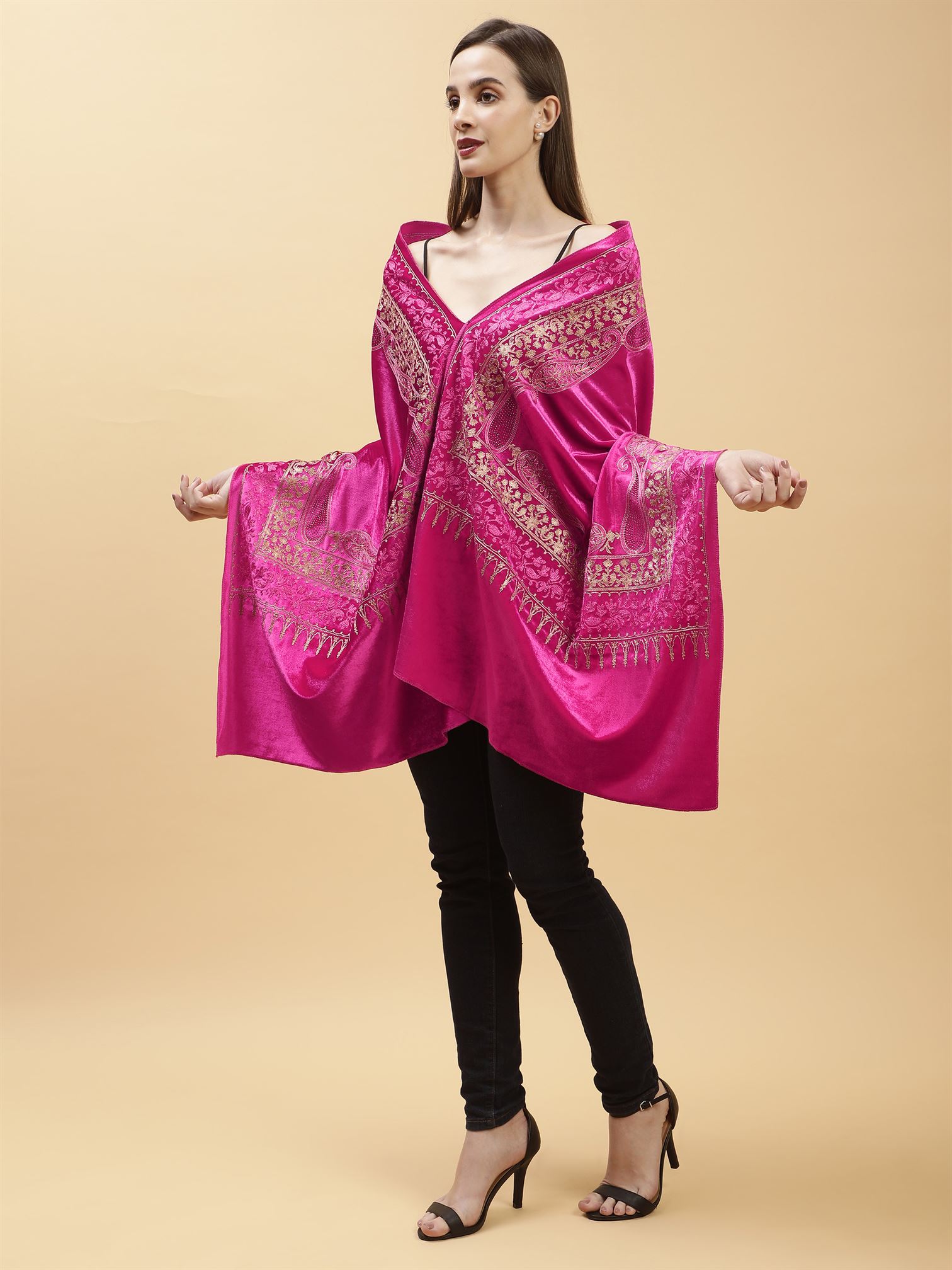 magenta-embroidered-velvet-shawl-mchsvd1644-moda-chales-4