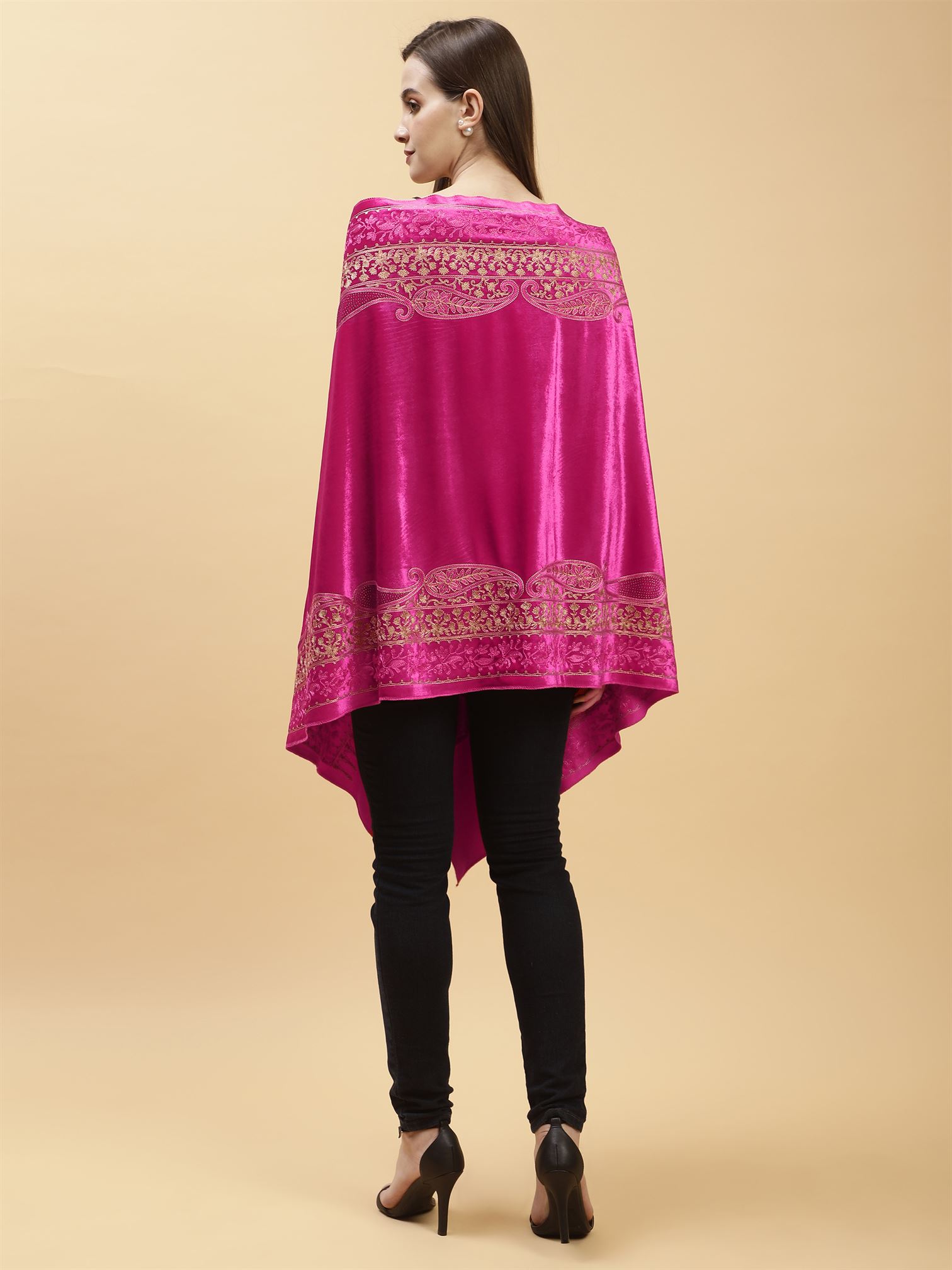 magenta-embroidered-velvet-shawl-mchsvd1644-moda-chales-5