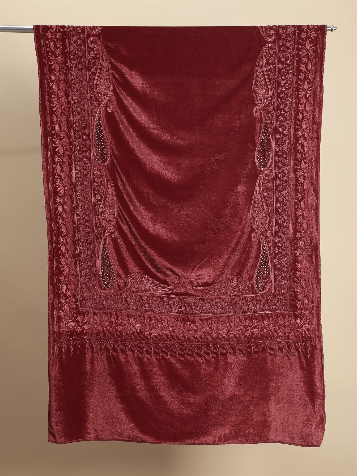 maroon-embroidered-velvet-shawl-mchsvd1645-moda-chales-6