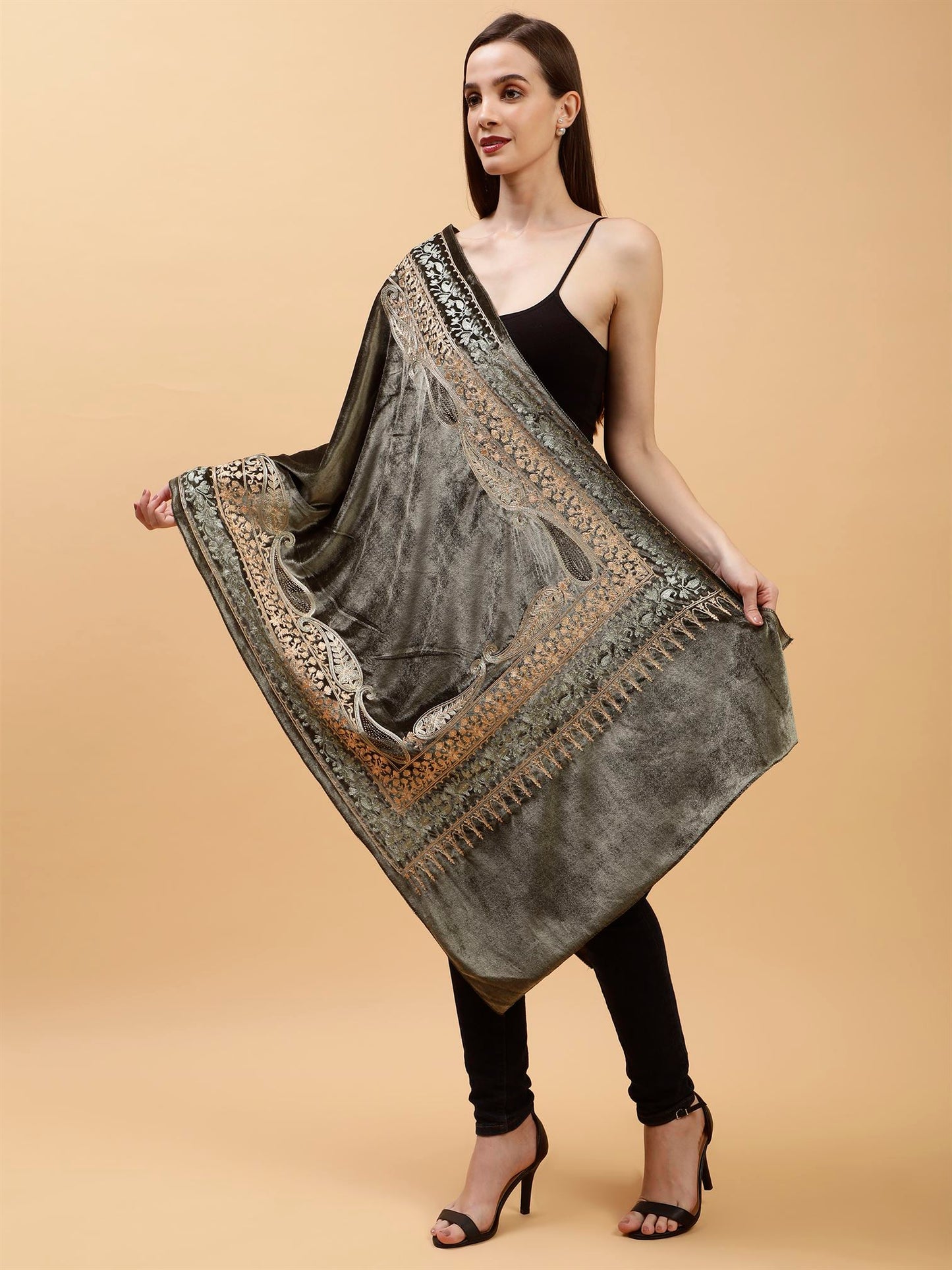 olive-green-embroidered-velvet-shawl-mchsvd1646-moda-chales-2