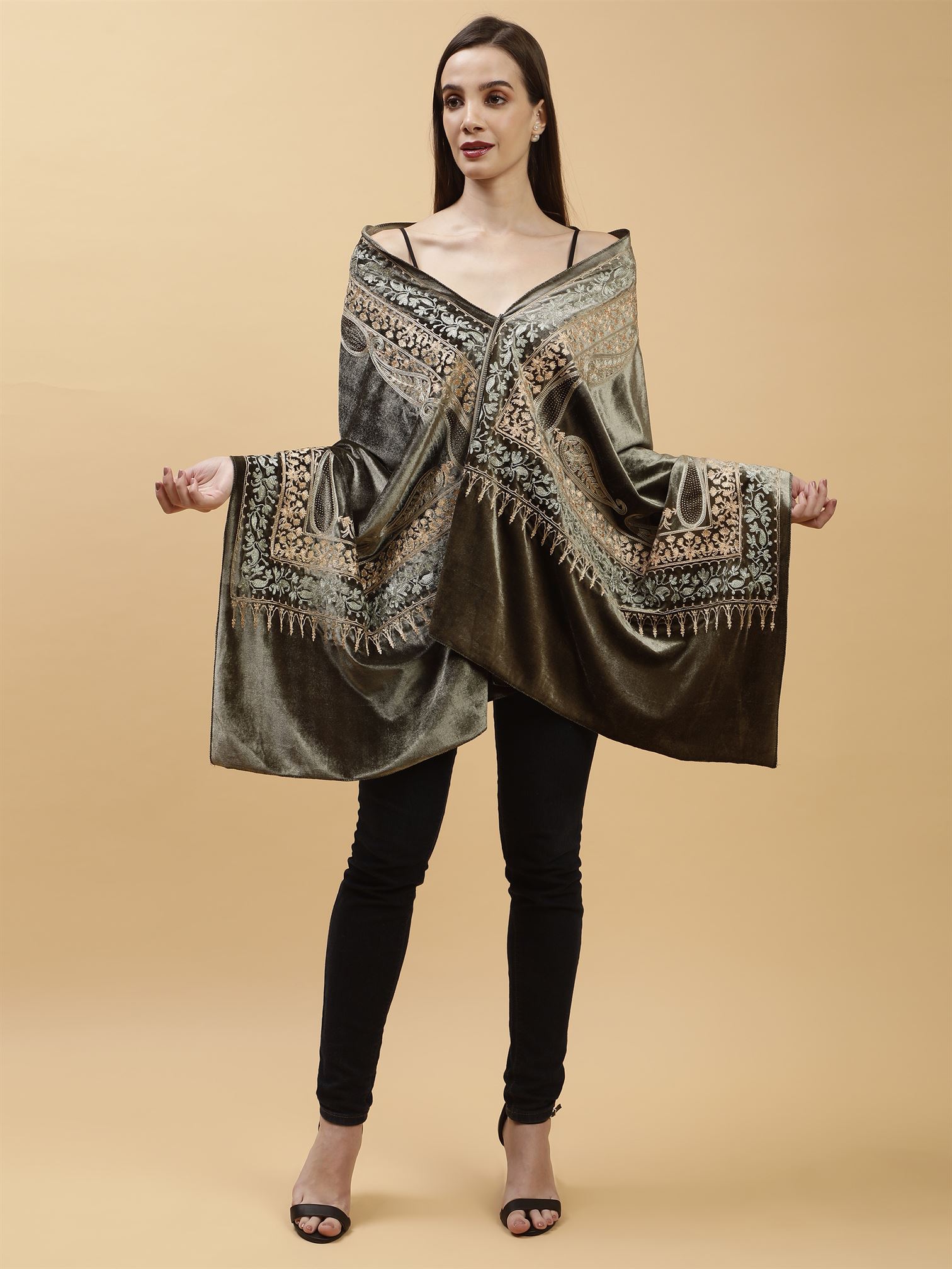 olive-green-embroidered-velvet-shawl-mchsvd1646-moda-chales-3