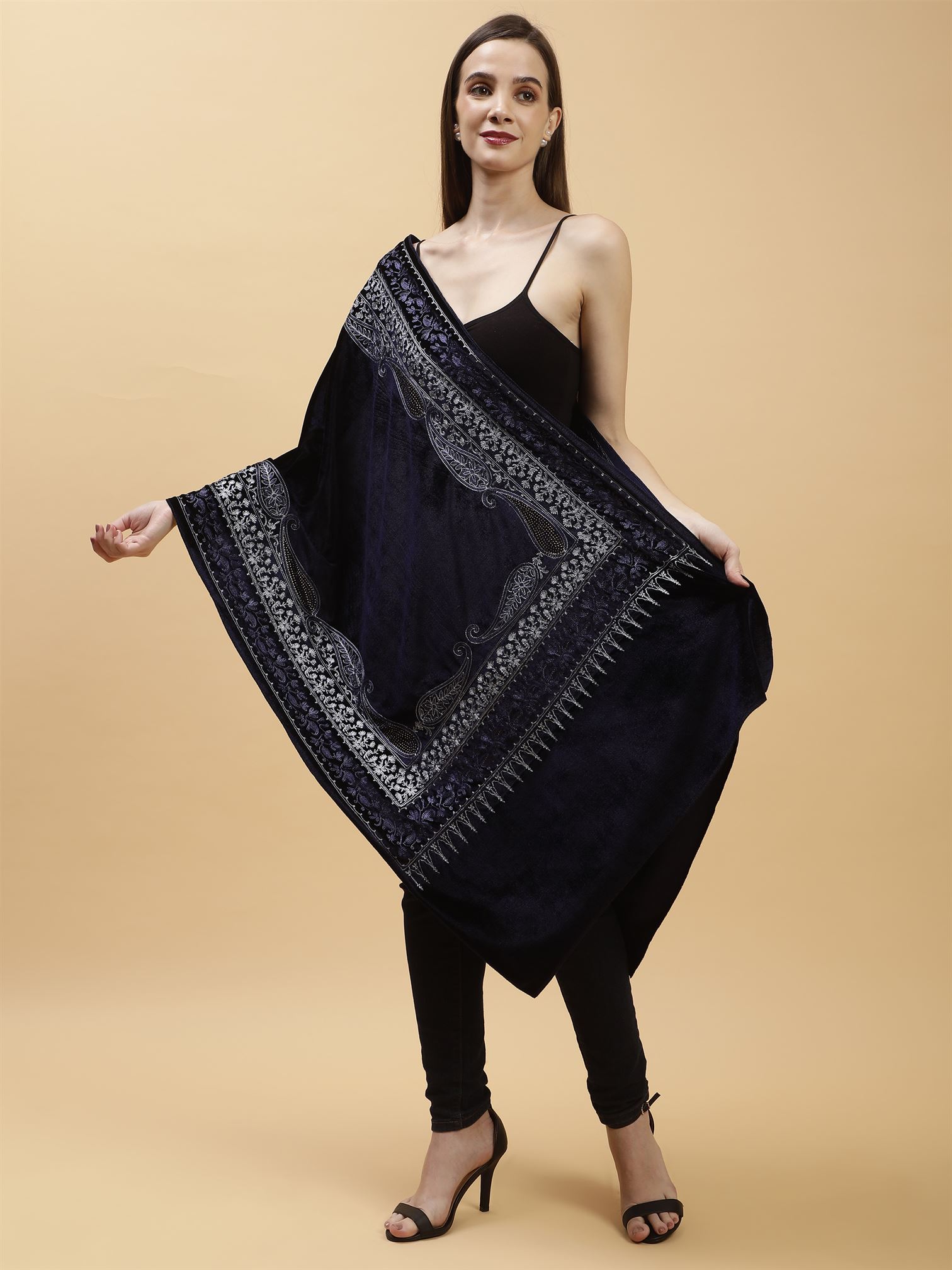 navy-blue-embroidered-velvet-shawl-mchsvd1647-moda-chales-2