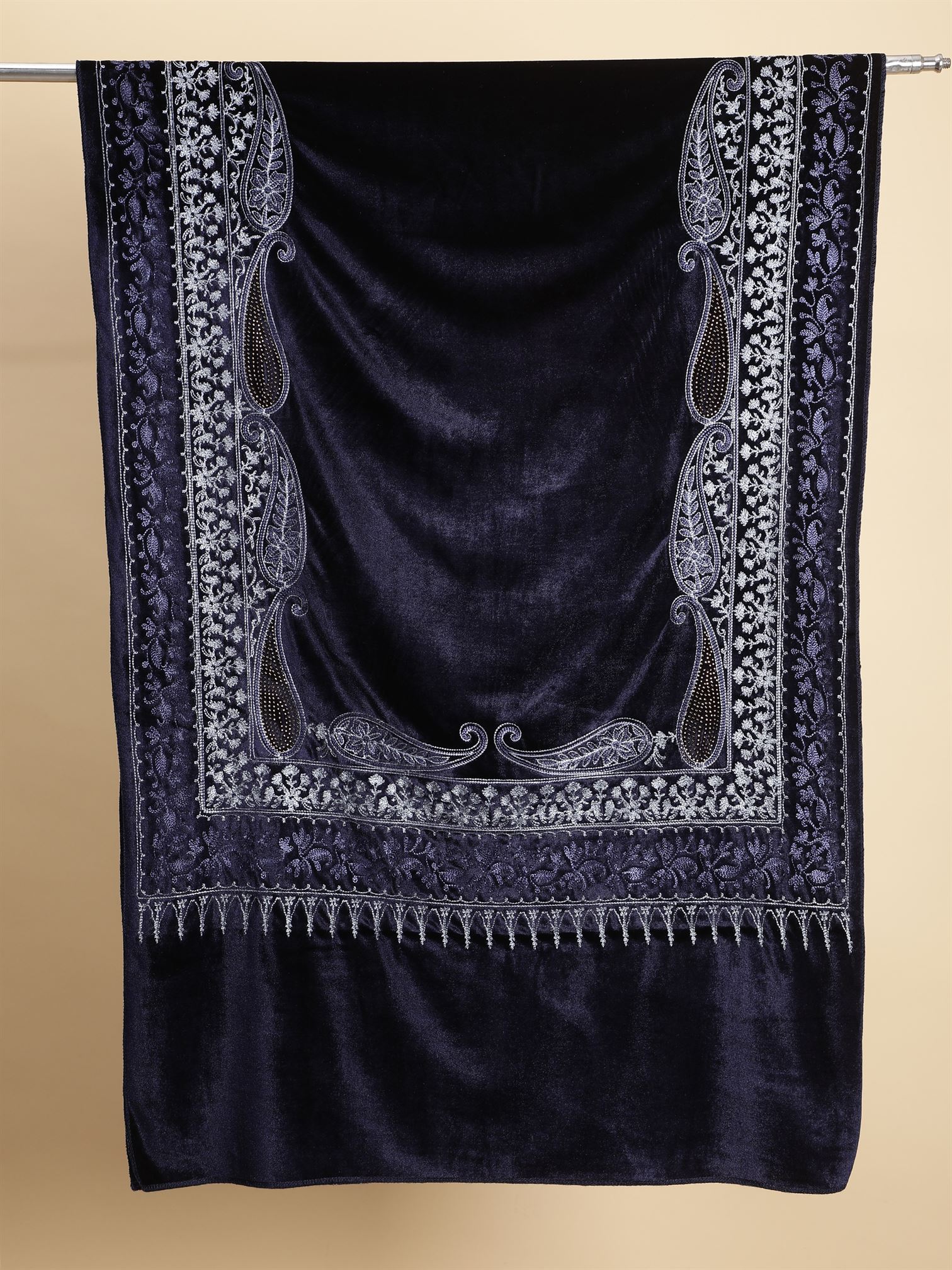 navy-blue-embroidered-velvet-shawl-mchsvd1647-moda-chales-6