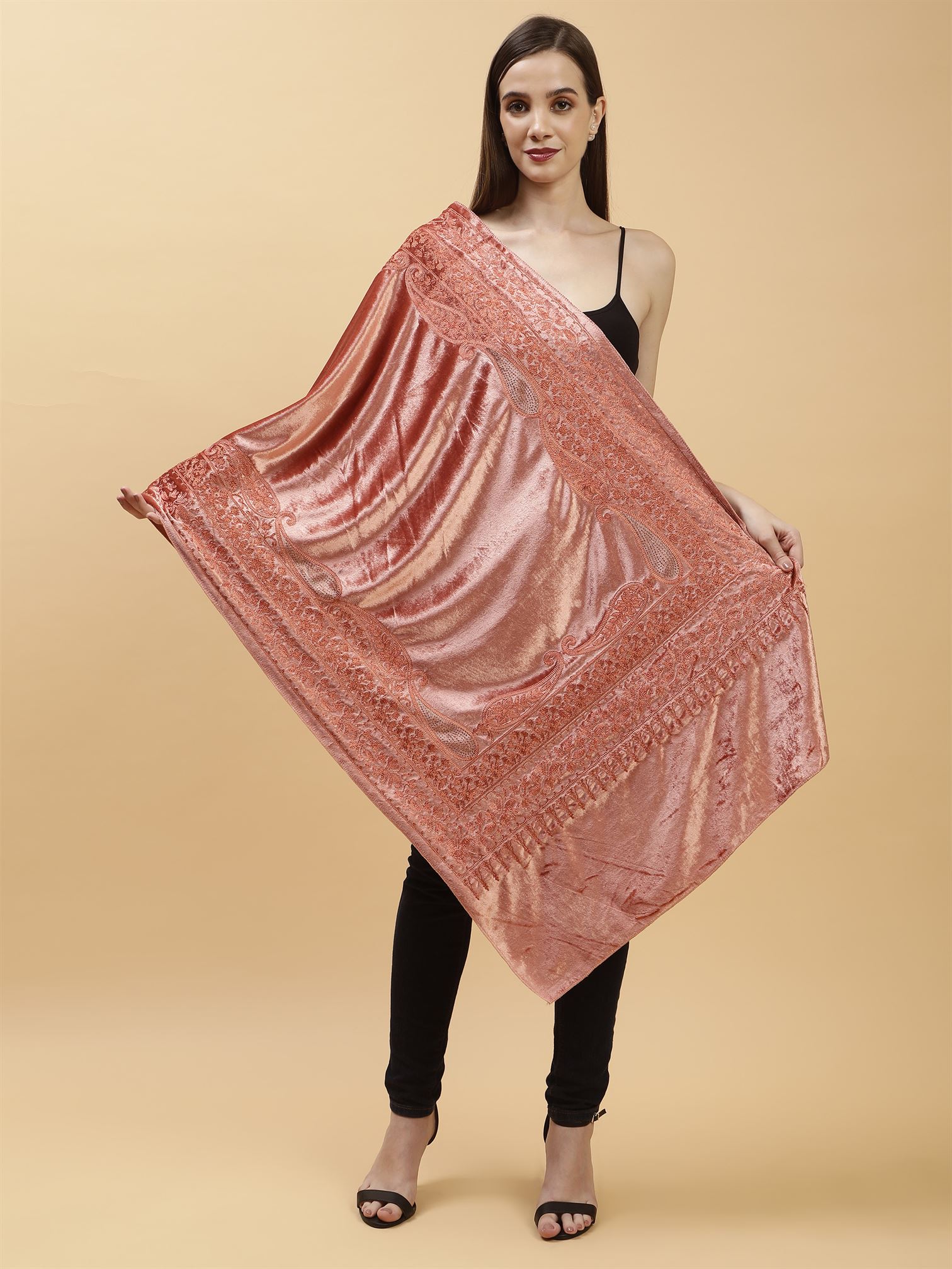 peach-embroidered-velvet-shawl-mchsvd1648-moda-chales-1