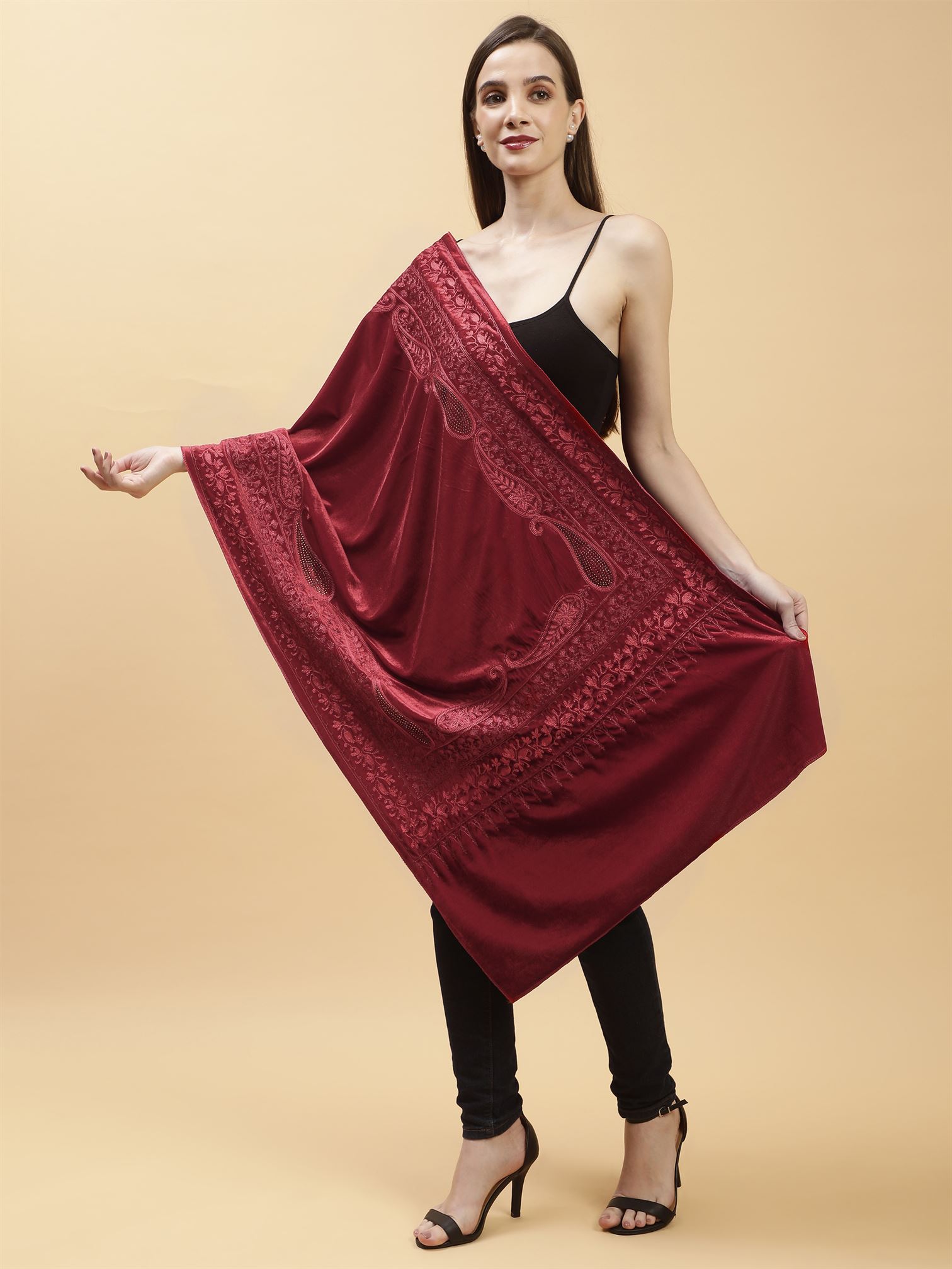 red-embroidered-velvet-shawl-mchsvd1649-moda-chales-2