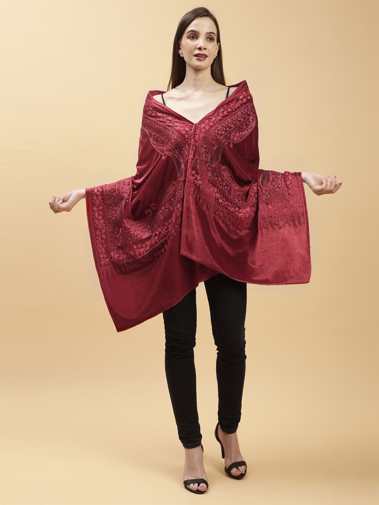 red-embroidered-velvet-shawl-mchsvd1649-moda-chales-3