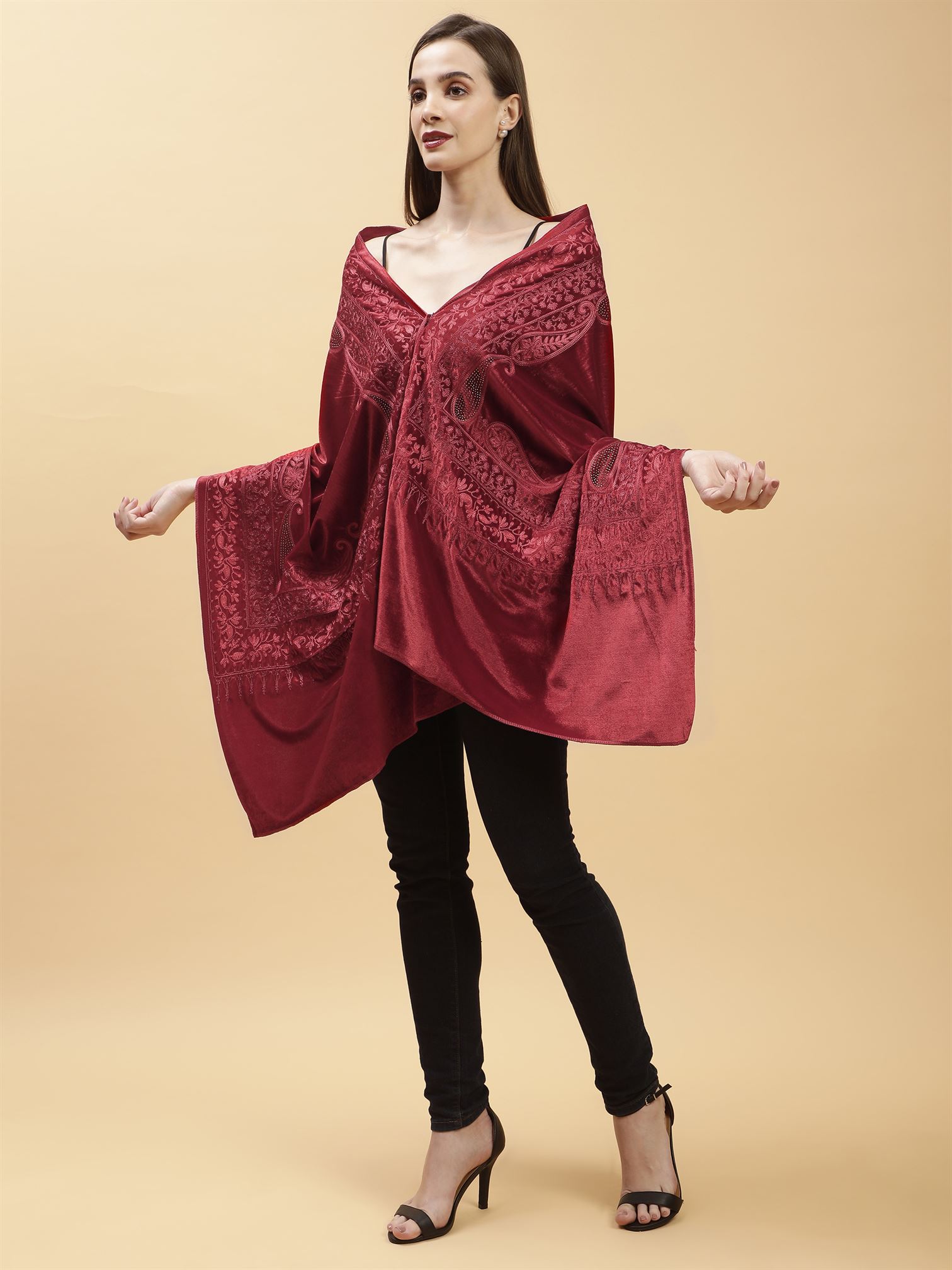 red-embroidered-velvet-shawl-mchsvd1649-moda-chales-4