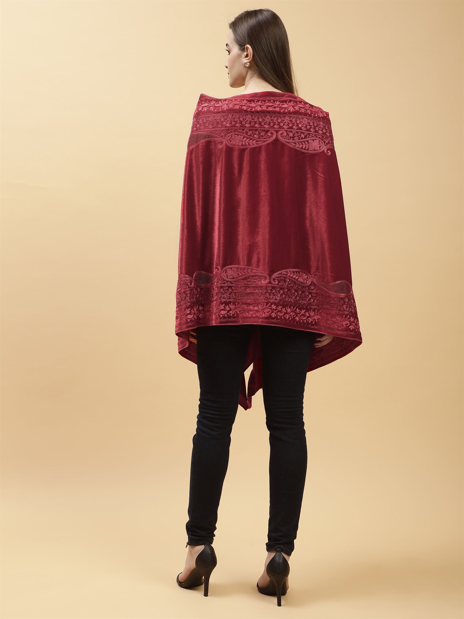 red-embroidered-velvet-shawl-mchsvd1649-moda-chales-5