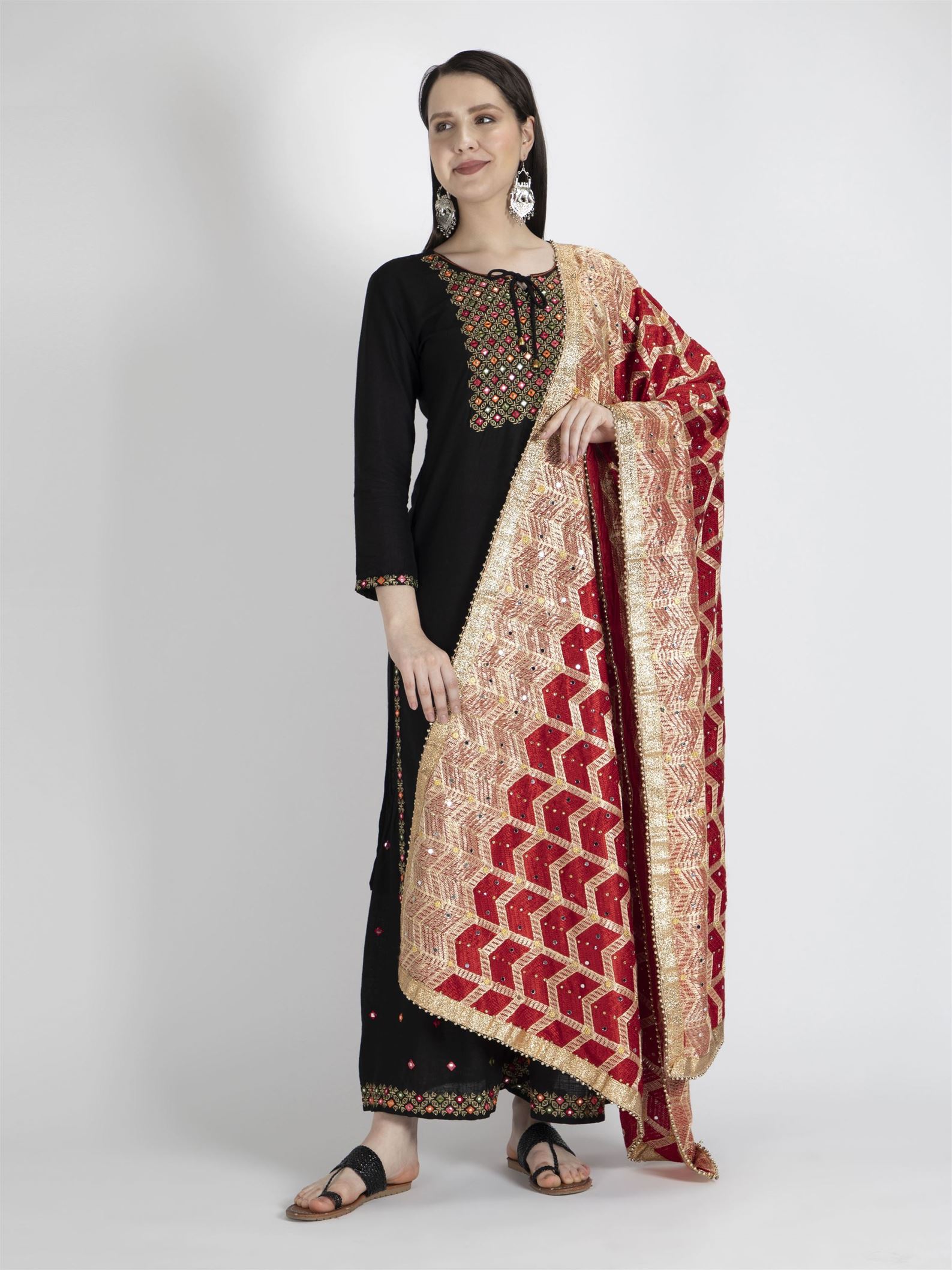 red-multicolour-phulkari-dupatta-with-heavy-lace-mcmmpd4048-2