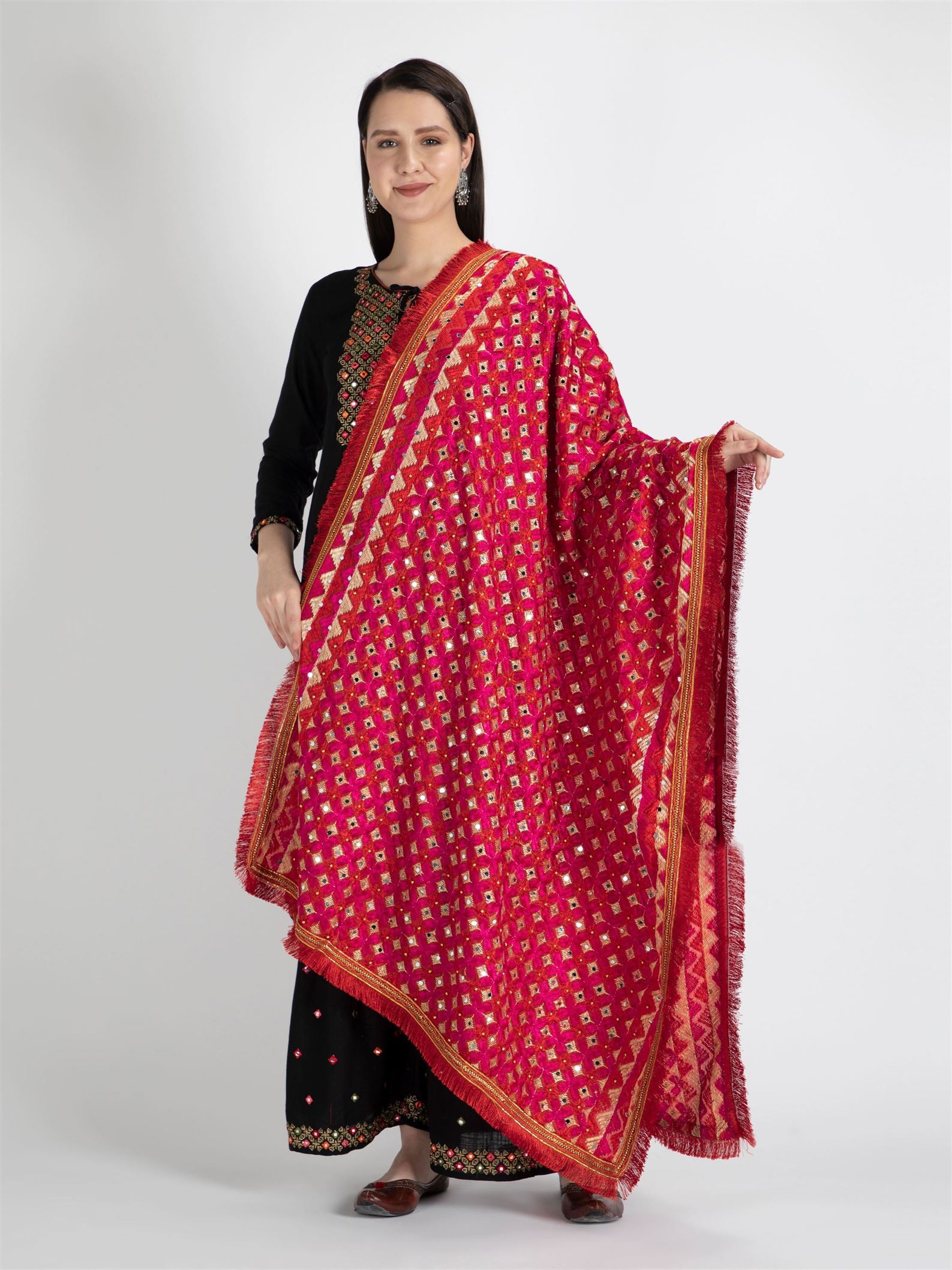 magenta-red-phulkari-dupatta-with-mirror-work-mcmmpd4054-1